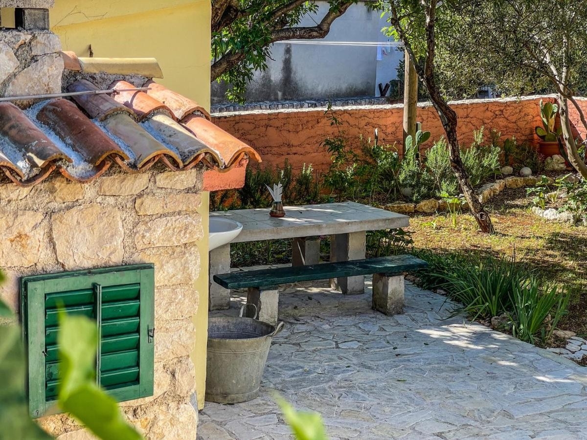 Studio flat with terrace Novalja, Pag  AS-b