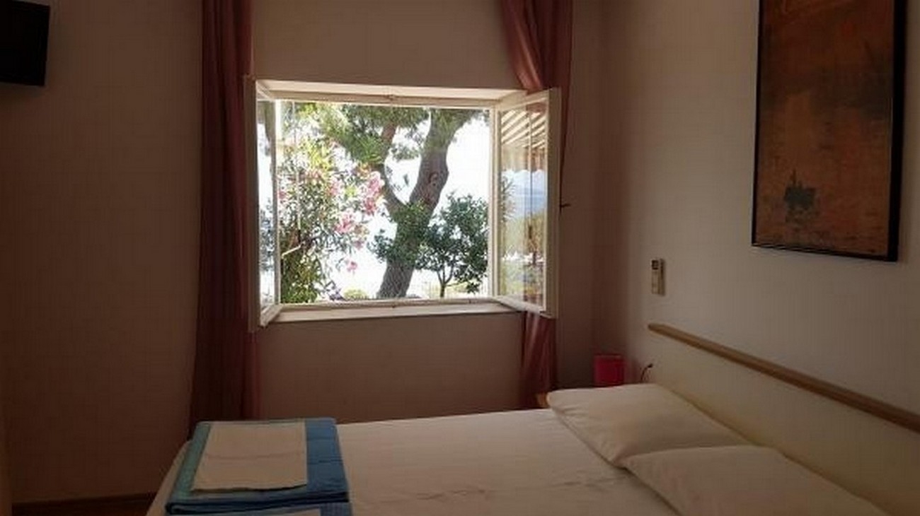 Studio flat with terrace and sea view Duće, Omiš  AS-c