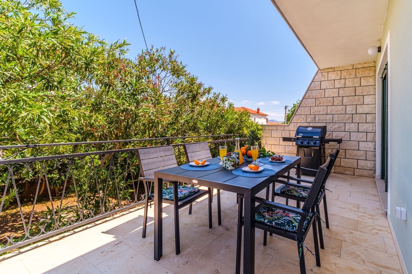 Two bedroom house with terrace Supetar, Brač  K