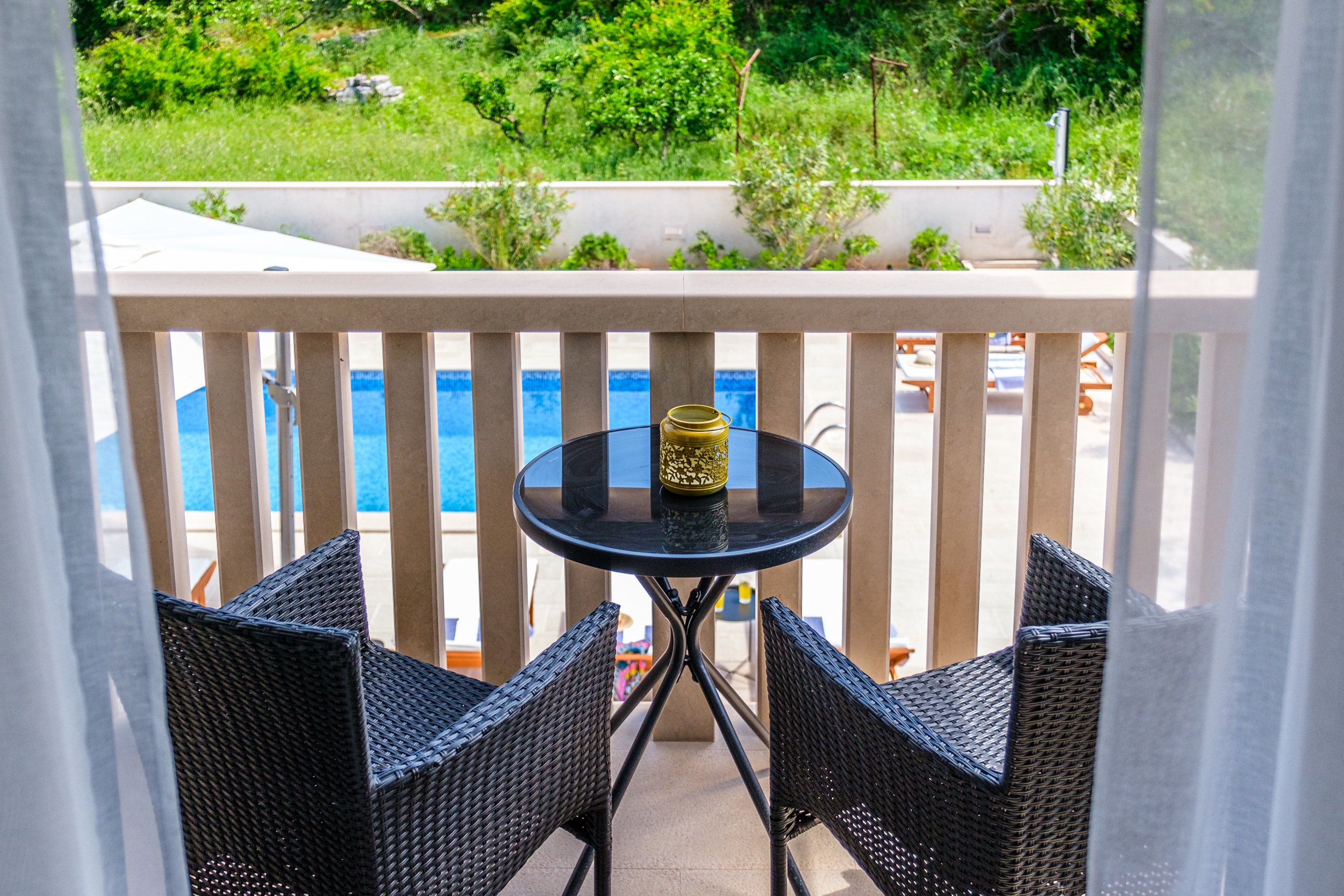 Comfortable and spacious house with terrace and sea view Splitska, Brač  K
