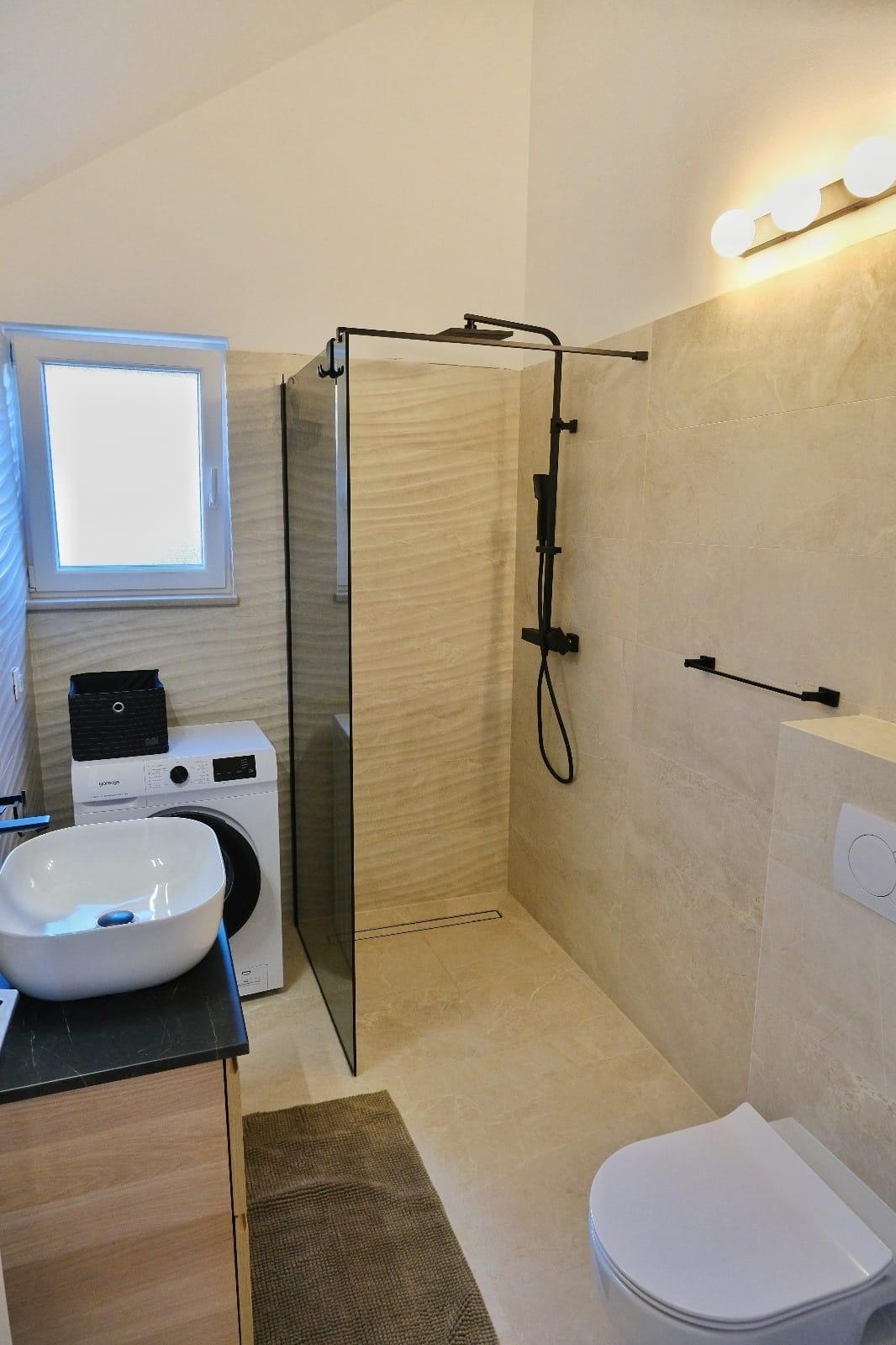 Comfortable and spacious house with terrace and sea view Splitska, Brač  K
