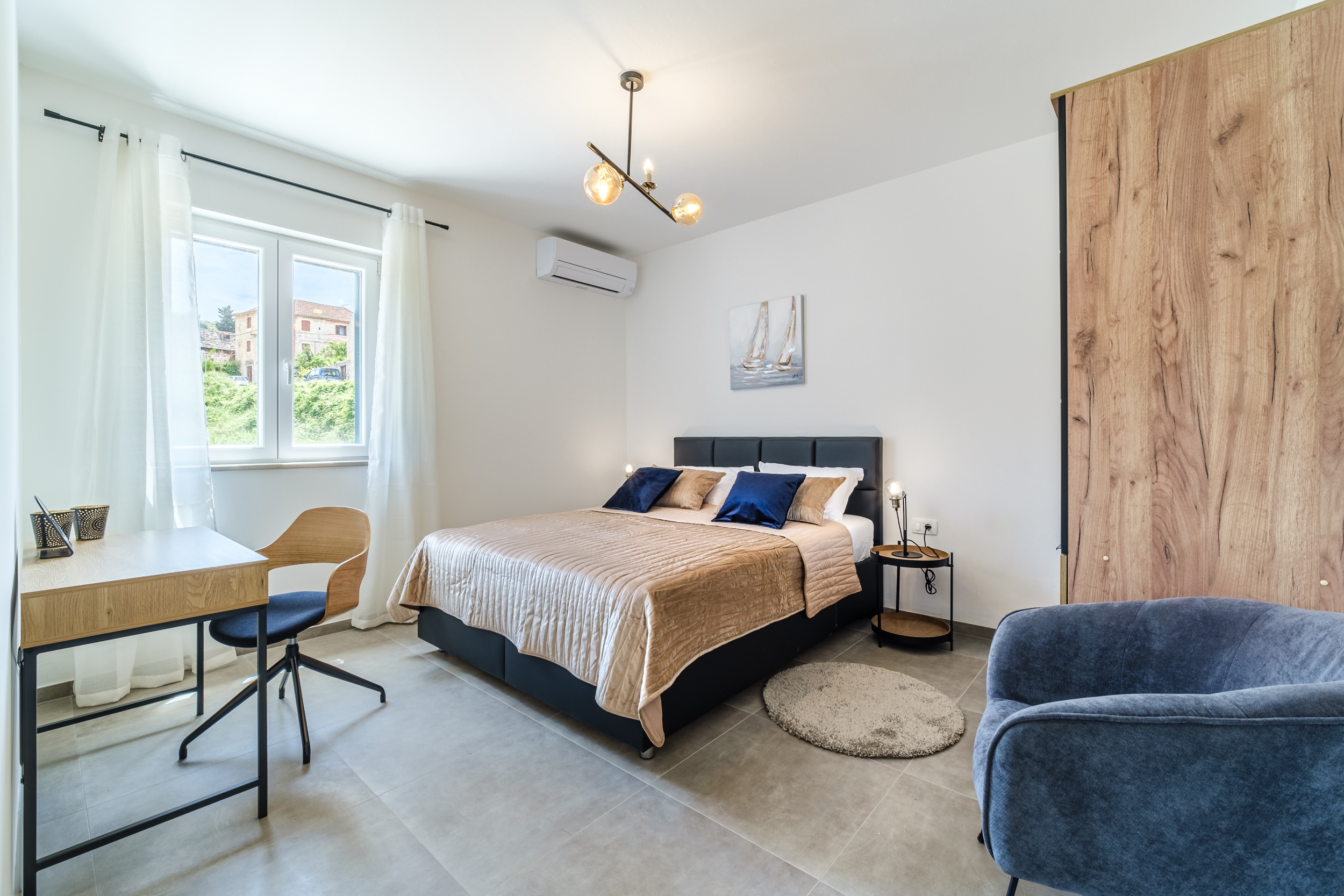 Comfortable and spacious house with terrace and sea view Splitska, Brač  K