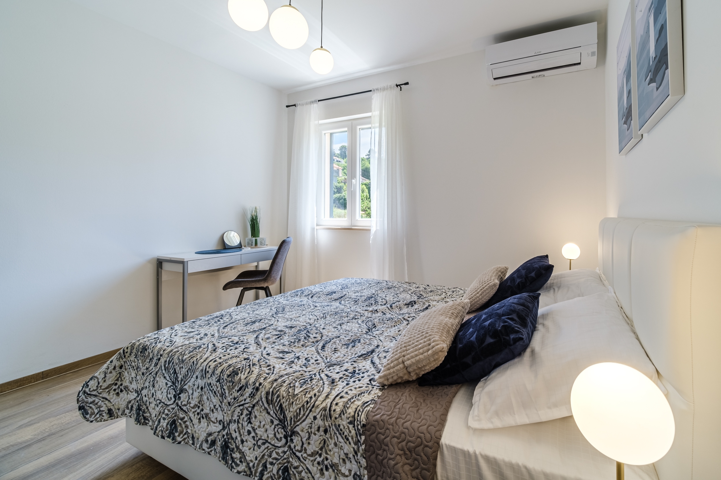 Comfortable and spacious house with terrace and sea view Splitska, Brač  K