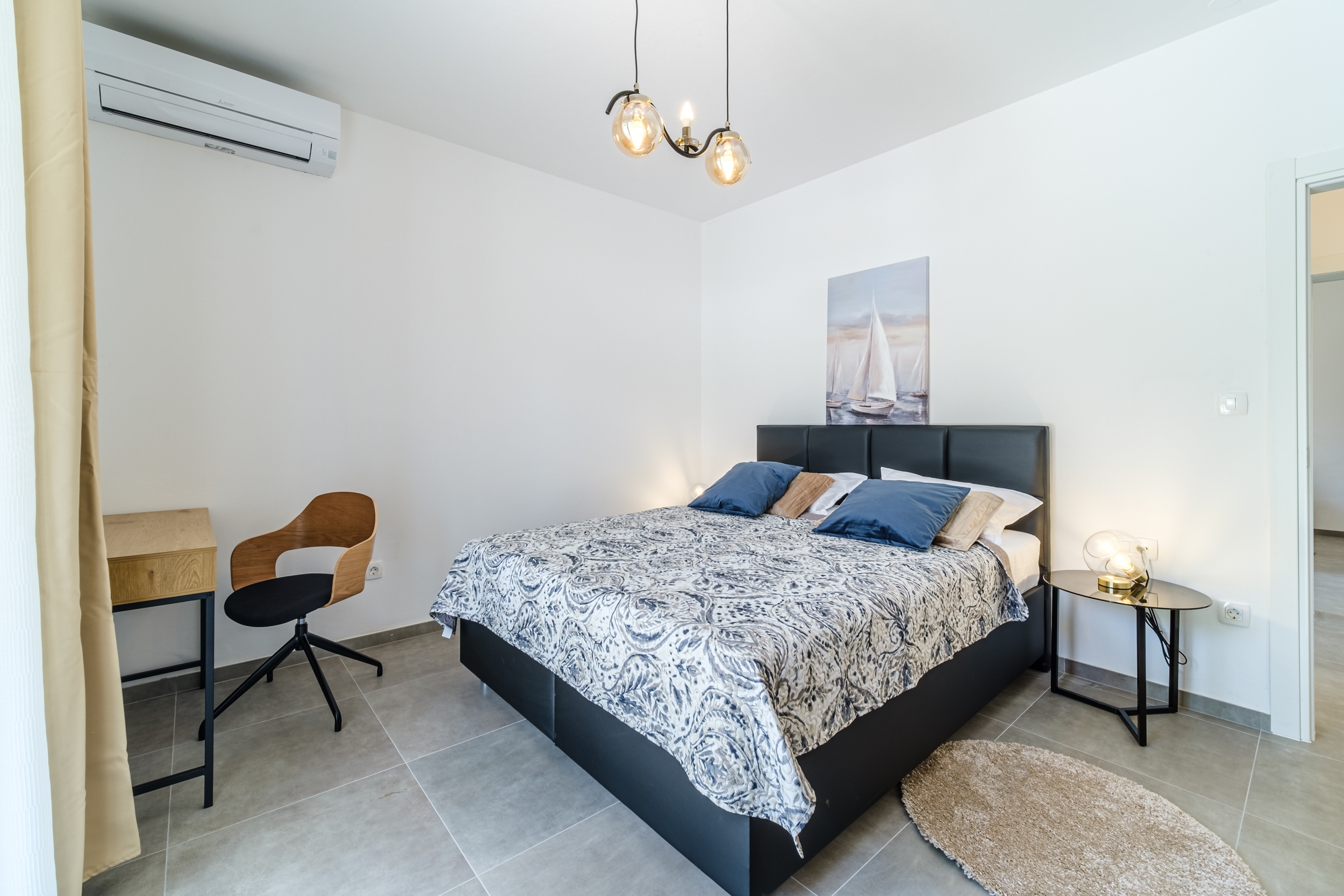 Comfortable and spacious house with terrace and sea view Splitska, Brač  K