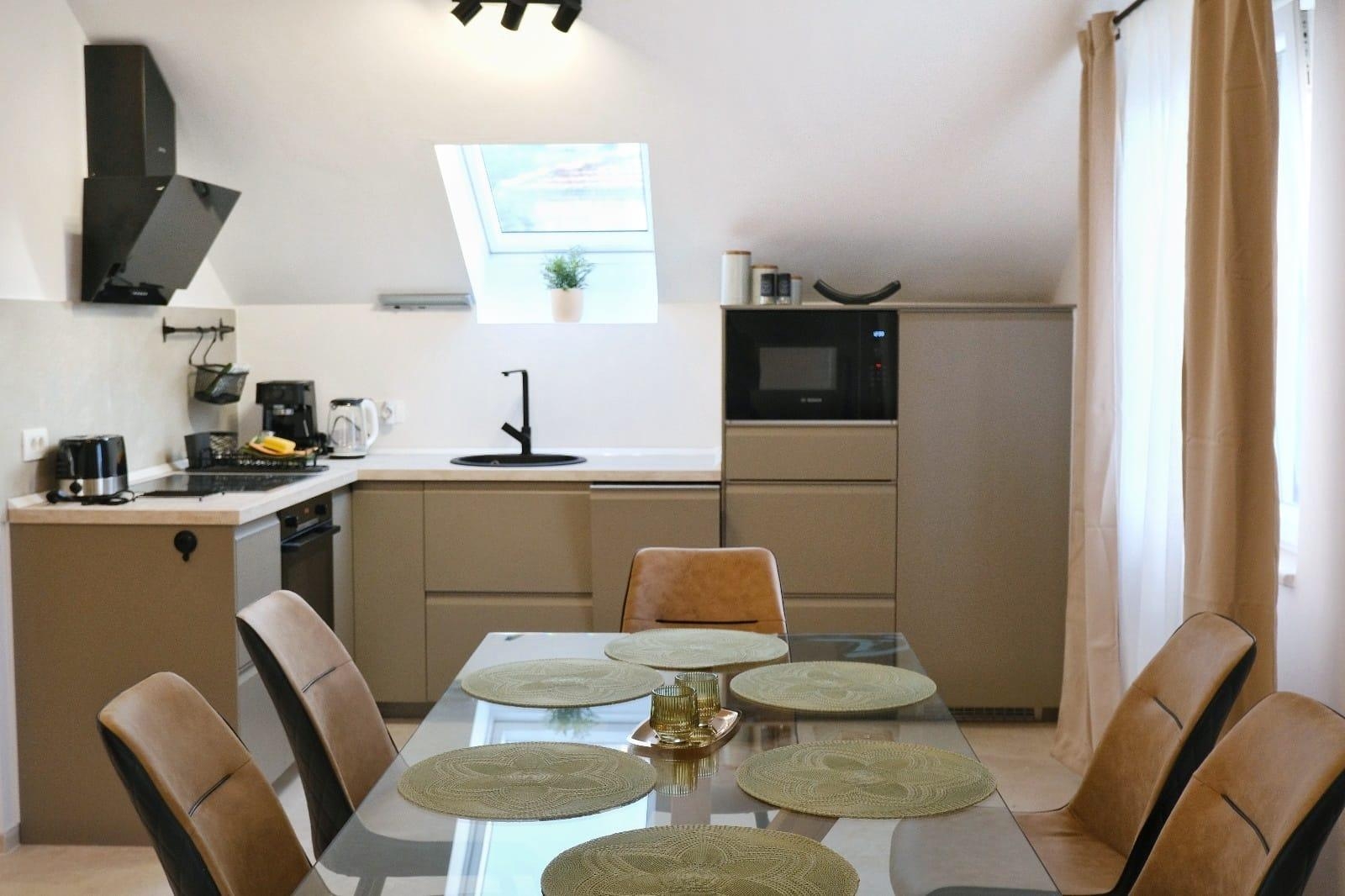 Comfortable and spacious house with terrace and sea view Splitska, Brač  K