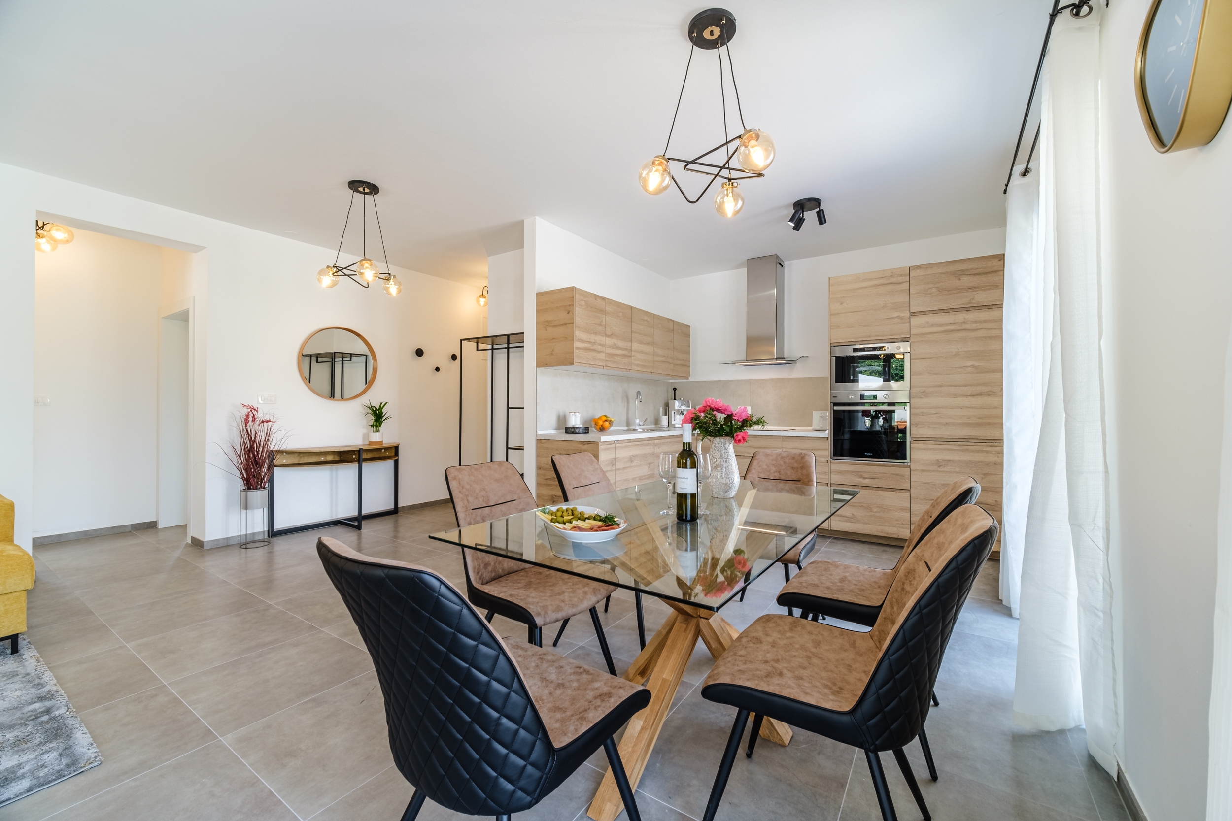 Comfortable and spacious house with terrace and sea view Splitska, Brač  K