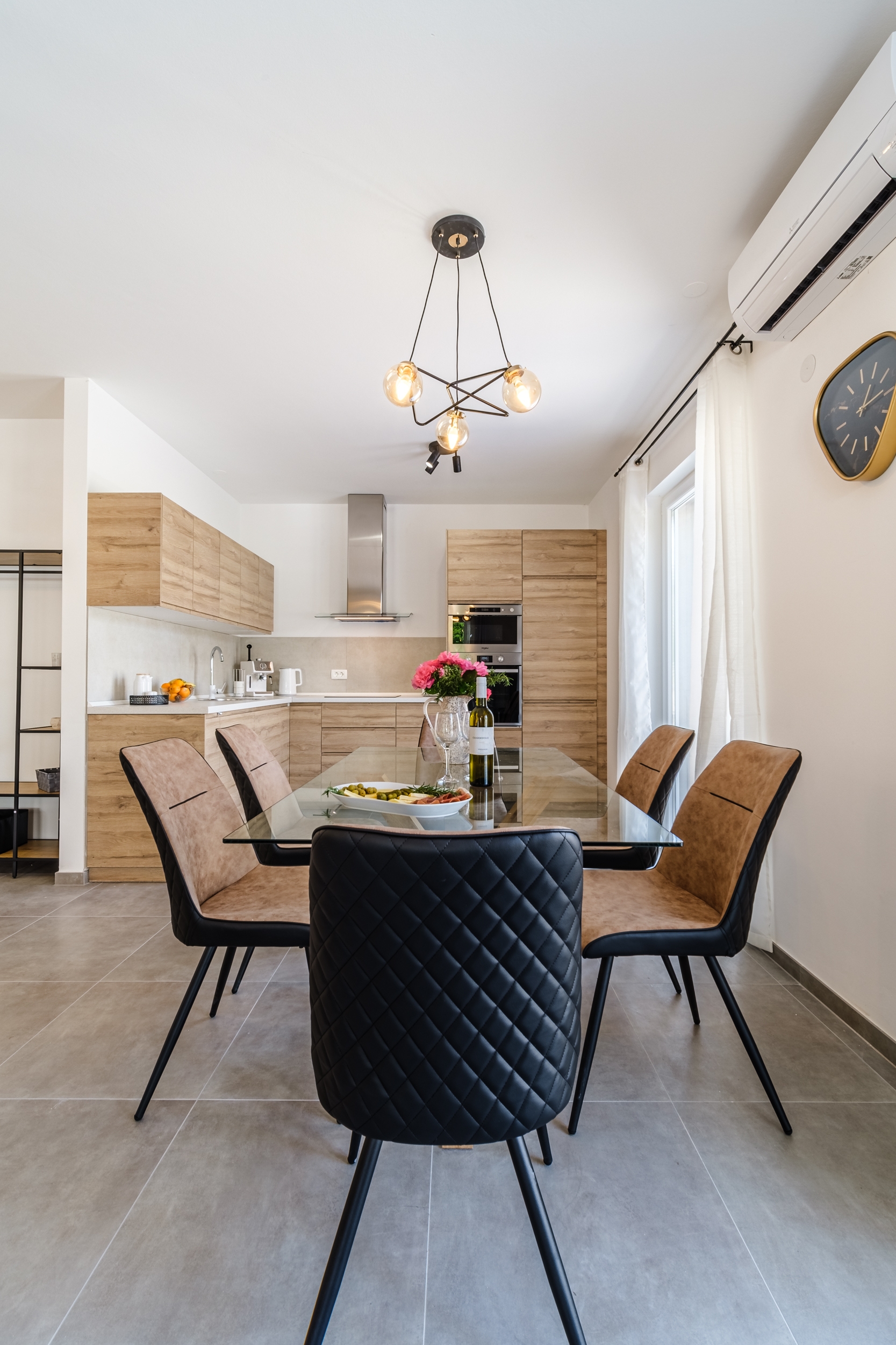 Comfortable and spacious house with terrace and sea view Splitska, Brač  K