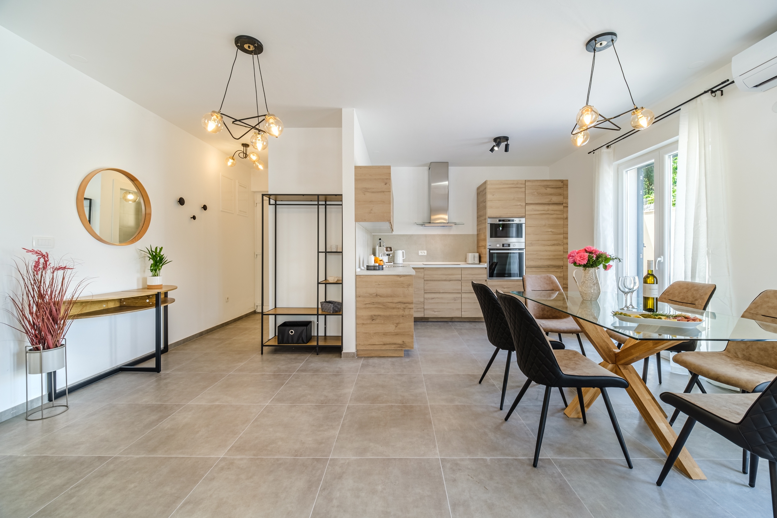 Comfortable and spacious house with terrace and sea view Splitska, Brač  K