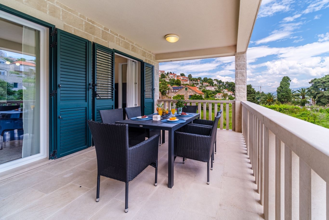 Comfortable and spacious house with terrace and sea view Splitska, Brač  K