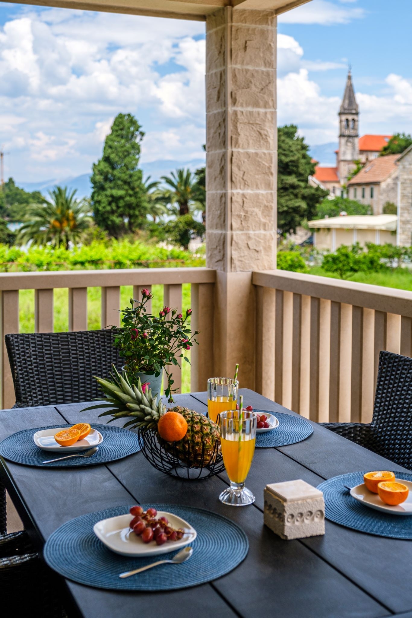Comfortable and spacious house with terrace and sea view Splitska, Brač  K