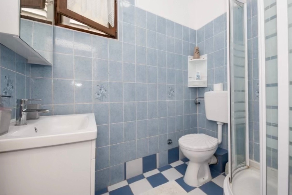 Two bedroom apartment with terrace and sea view Barbat, Rab  A-b