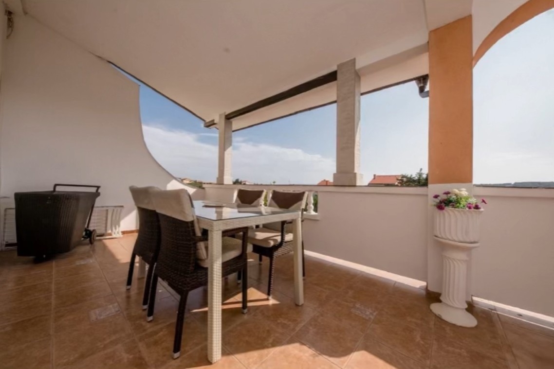 Two bedroom apartment with terrace and sea view Barbat, Rab  A-b