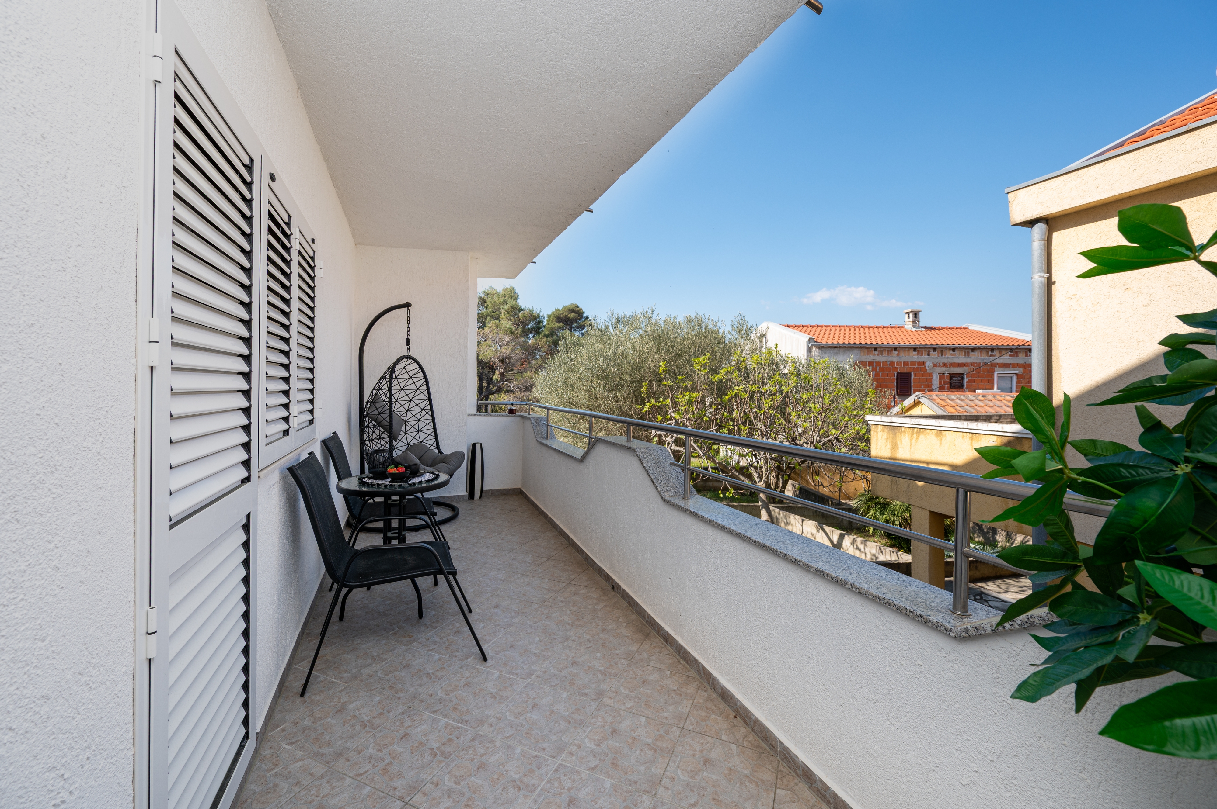 Two bedroom house with balcony Novigrad  K
