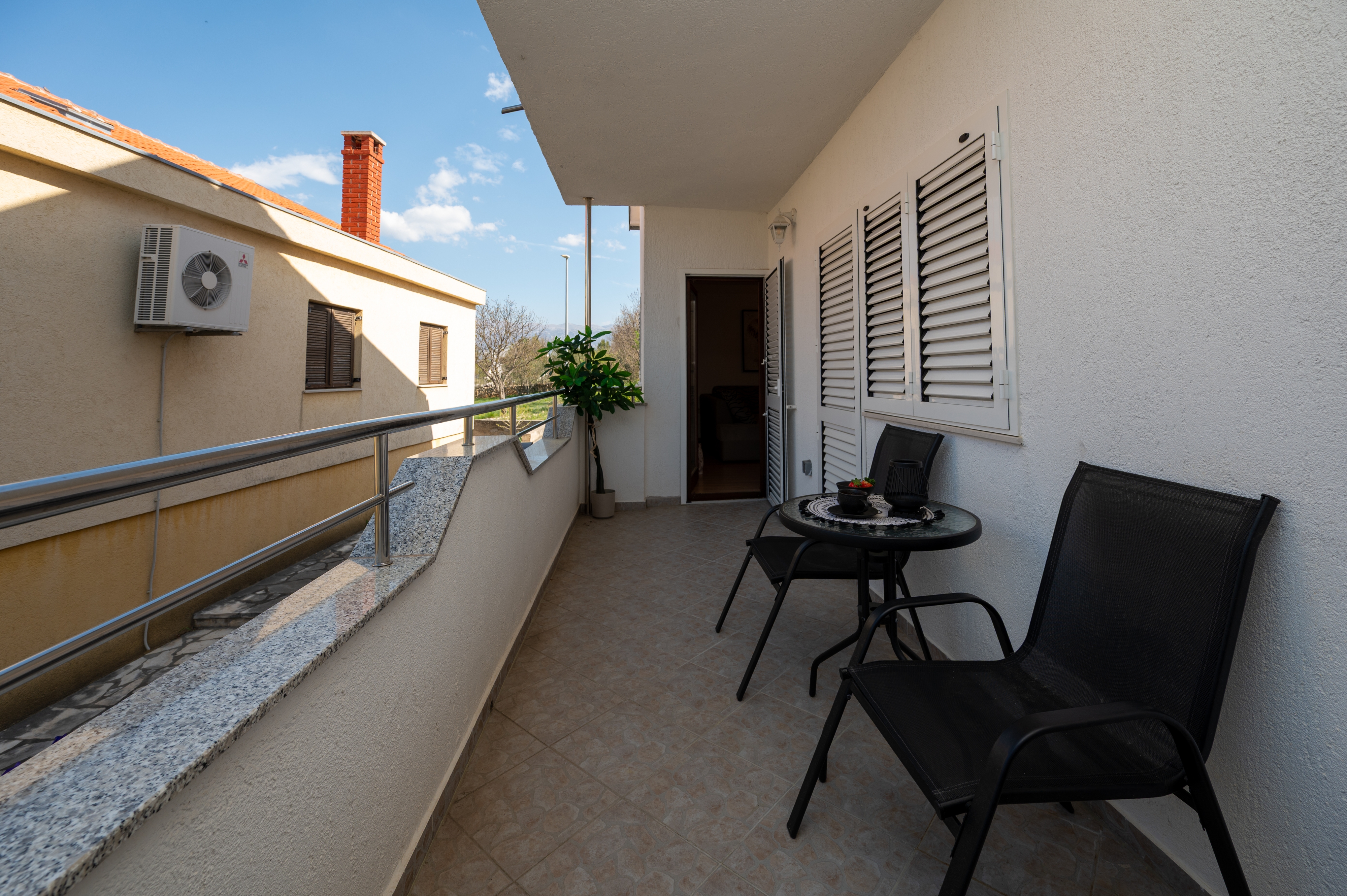 Two bedroom house with balcony Novigrad  K