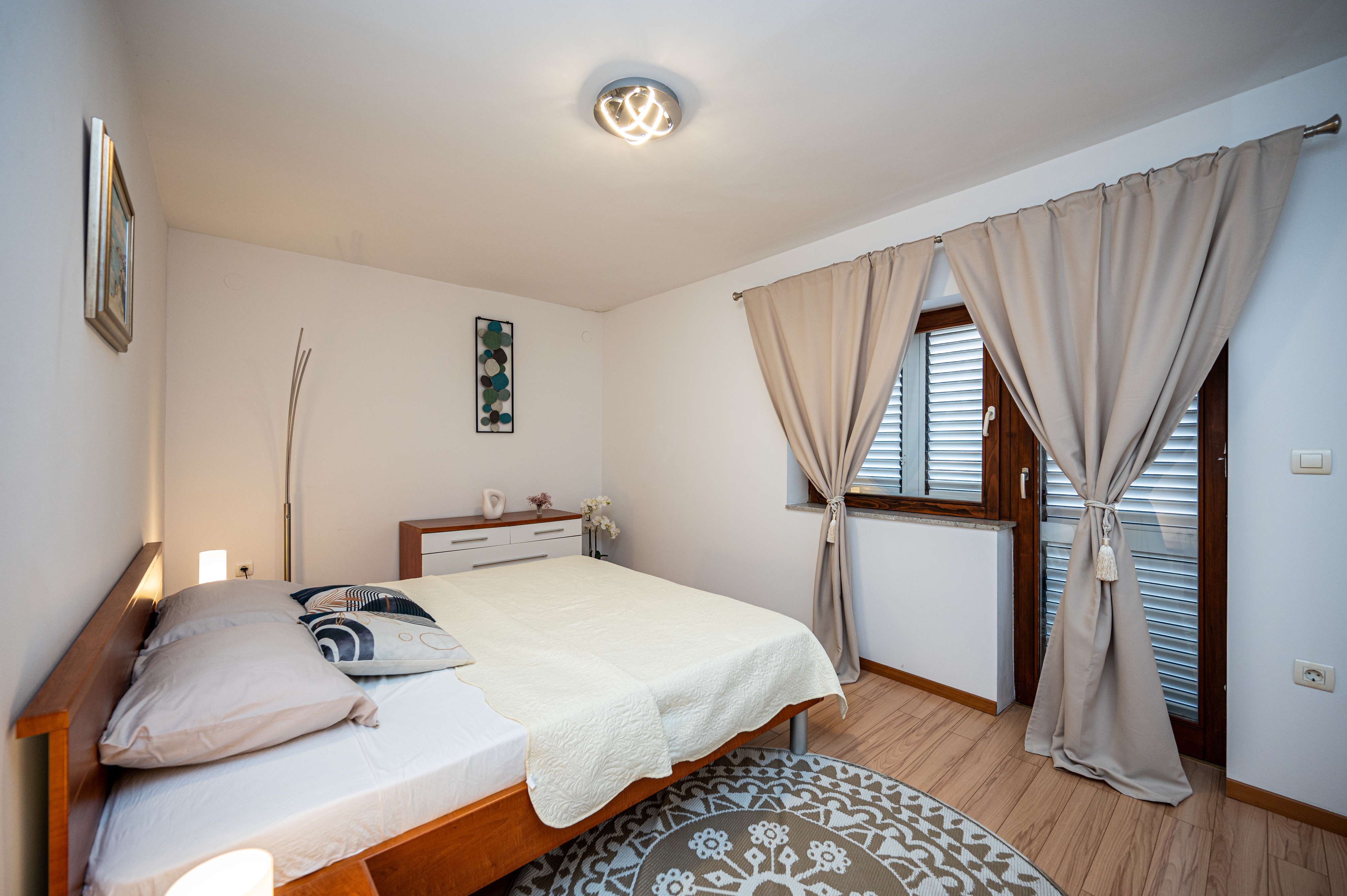Two bedroom house with balcony Novigrad  K