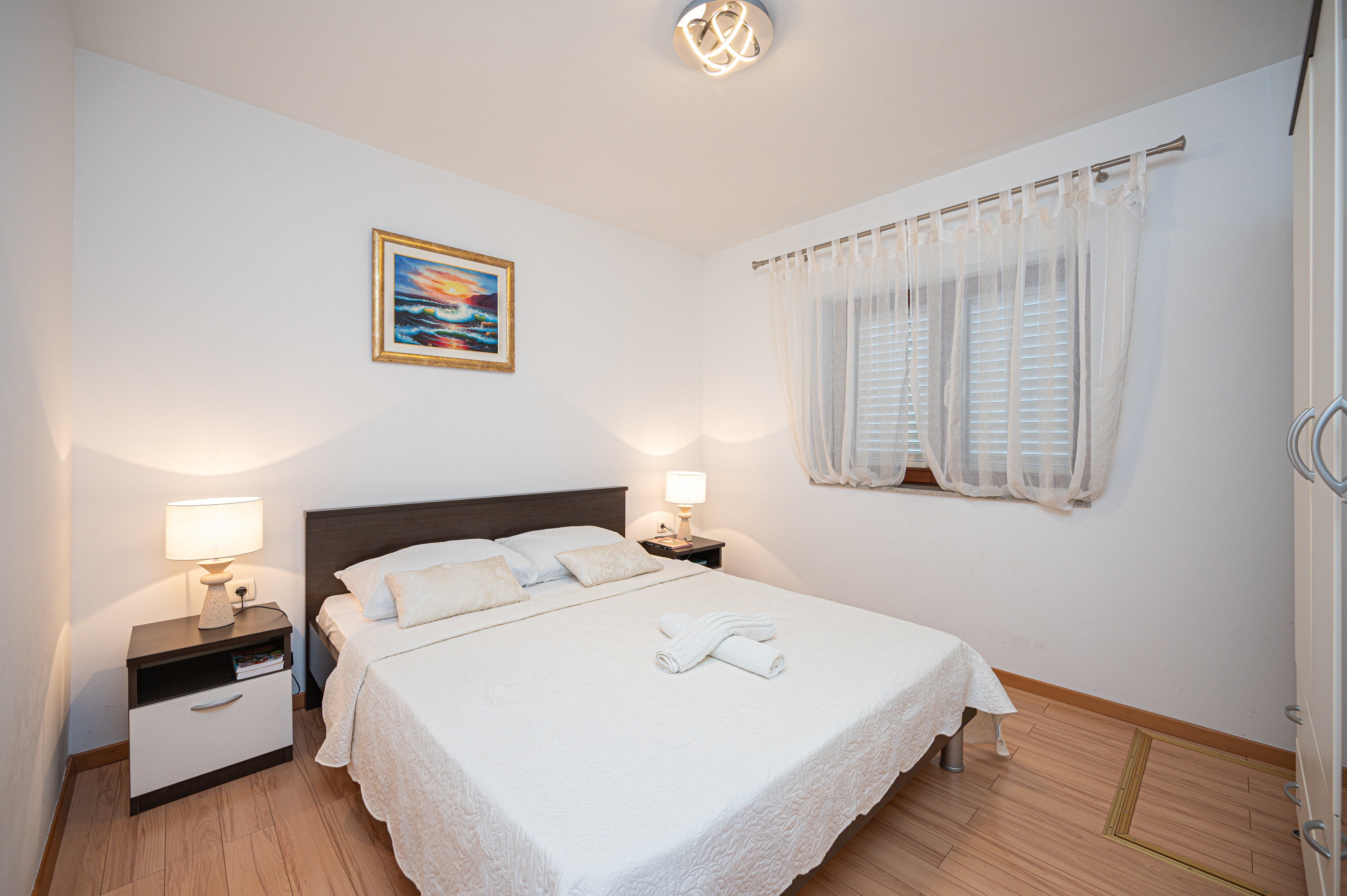 Two bedroom house with balcony Novigrad  K