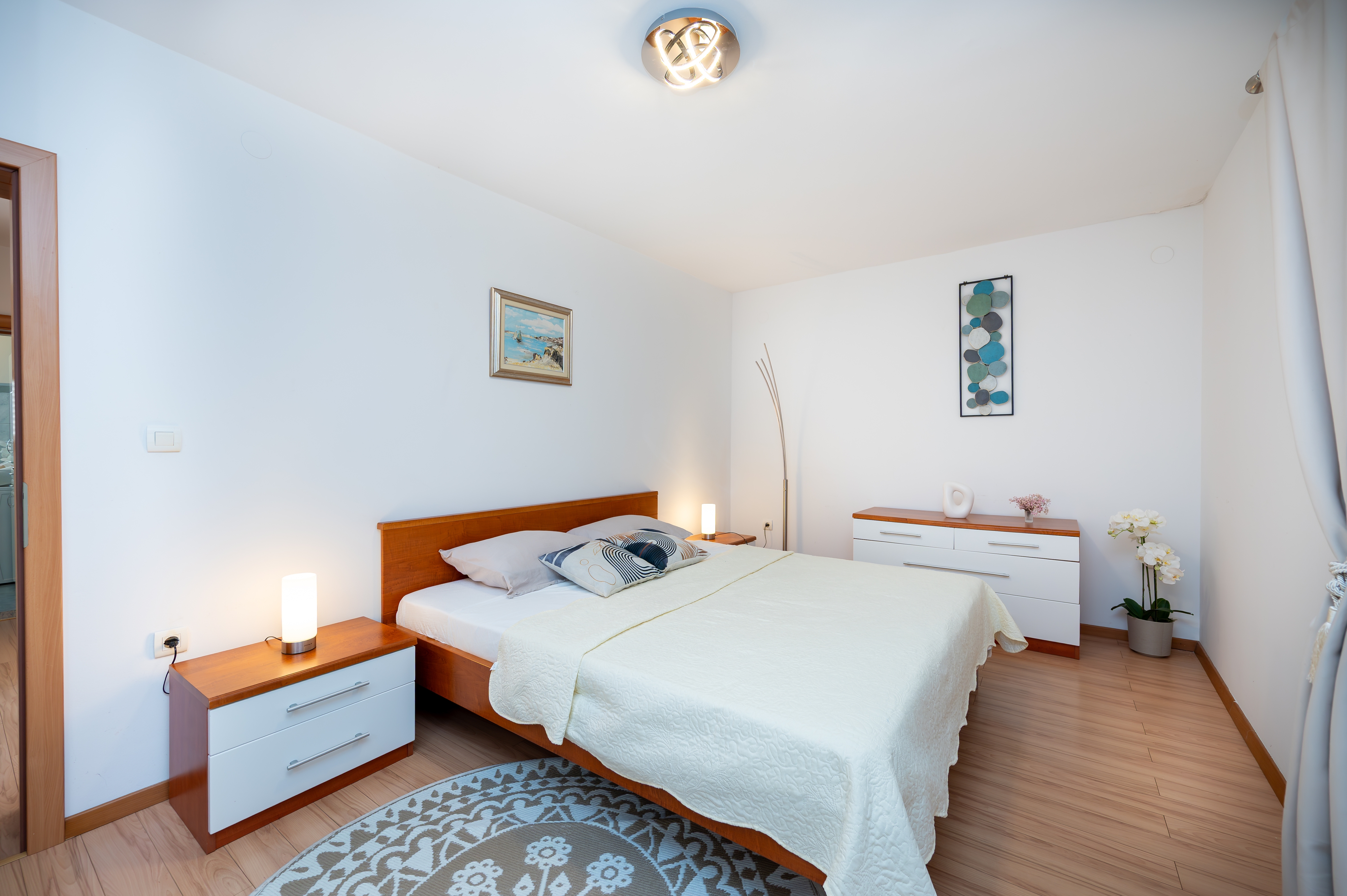 Two bedroom house with balcony Novigrad  K