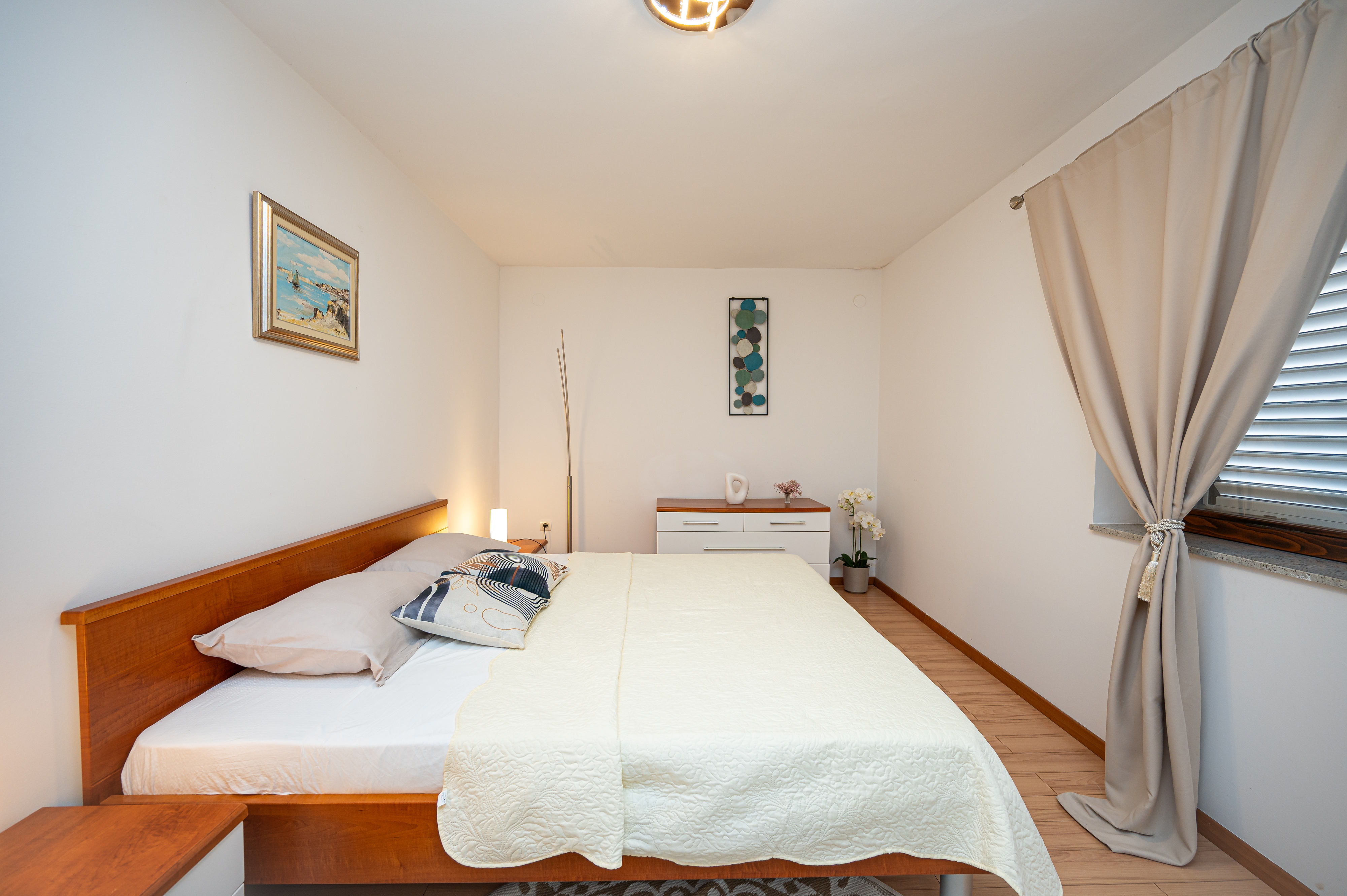 Two bedroom house with balcony Novigrad  K