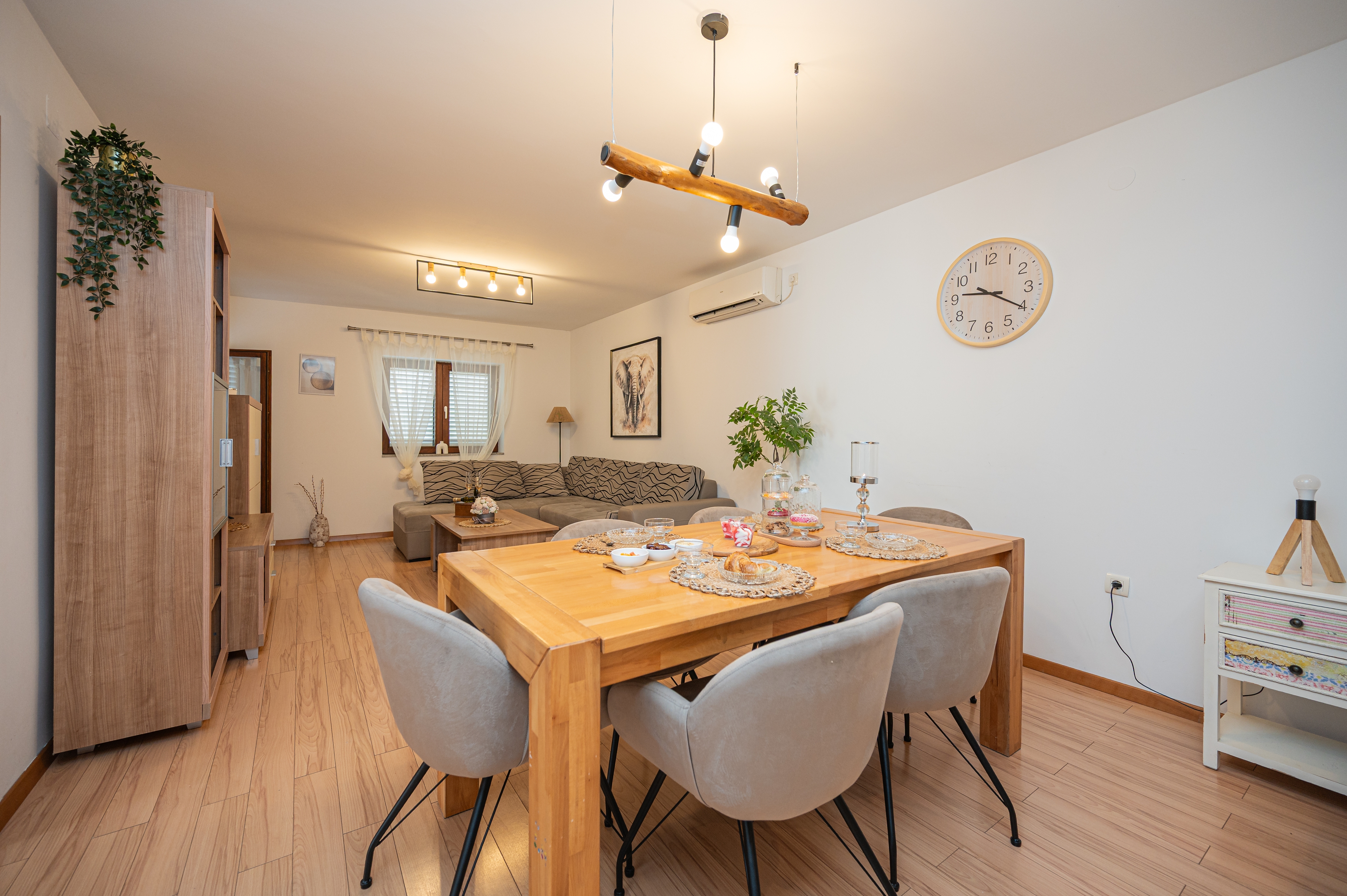 Two bedroom house with balcony Novigrad  K