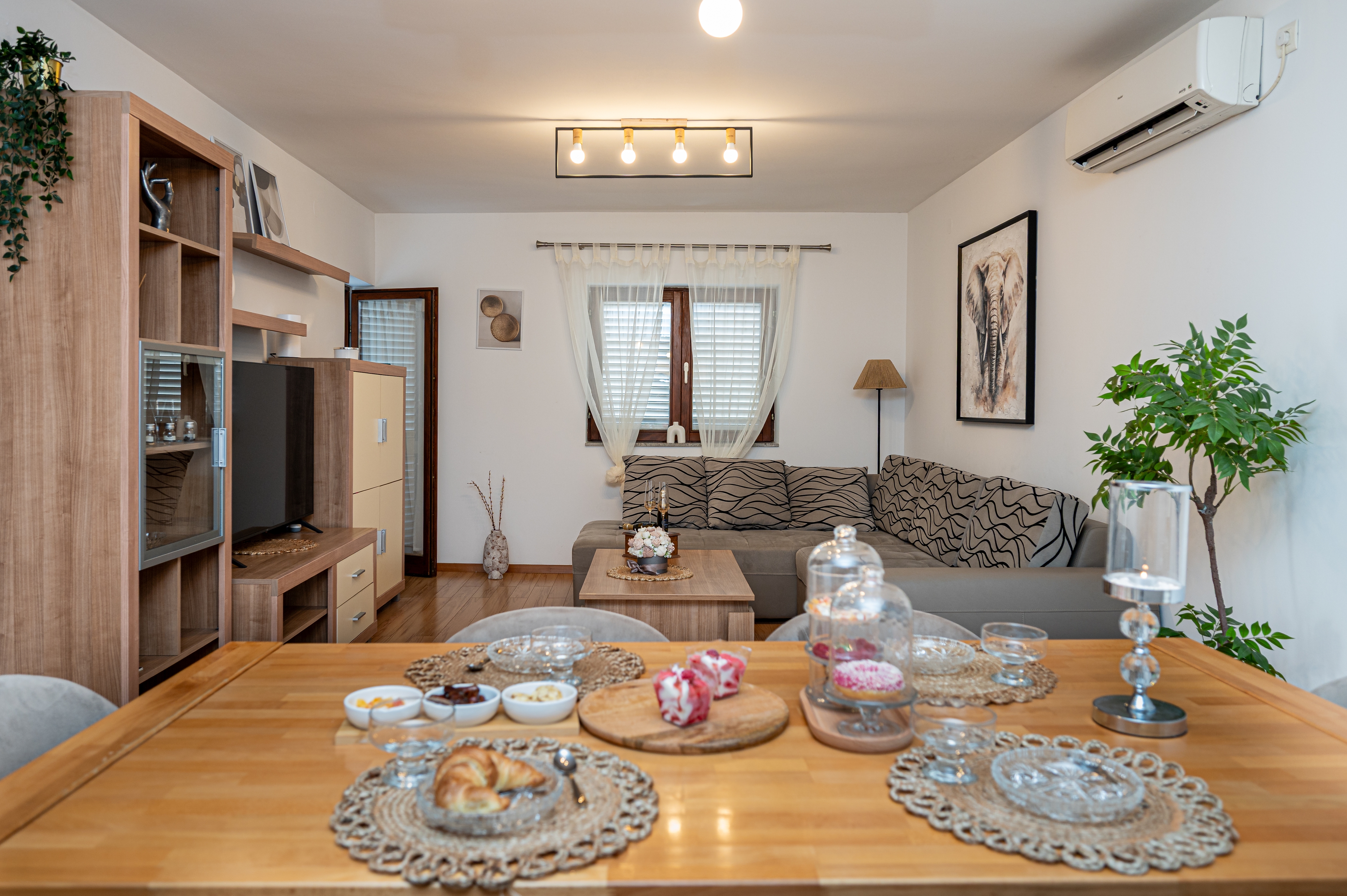 Two bedroom house with balcony Novigrad  K