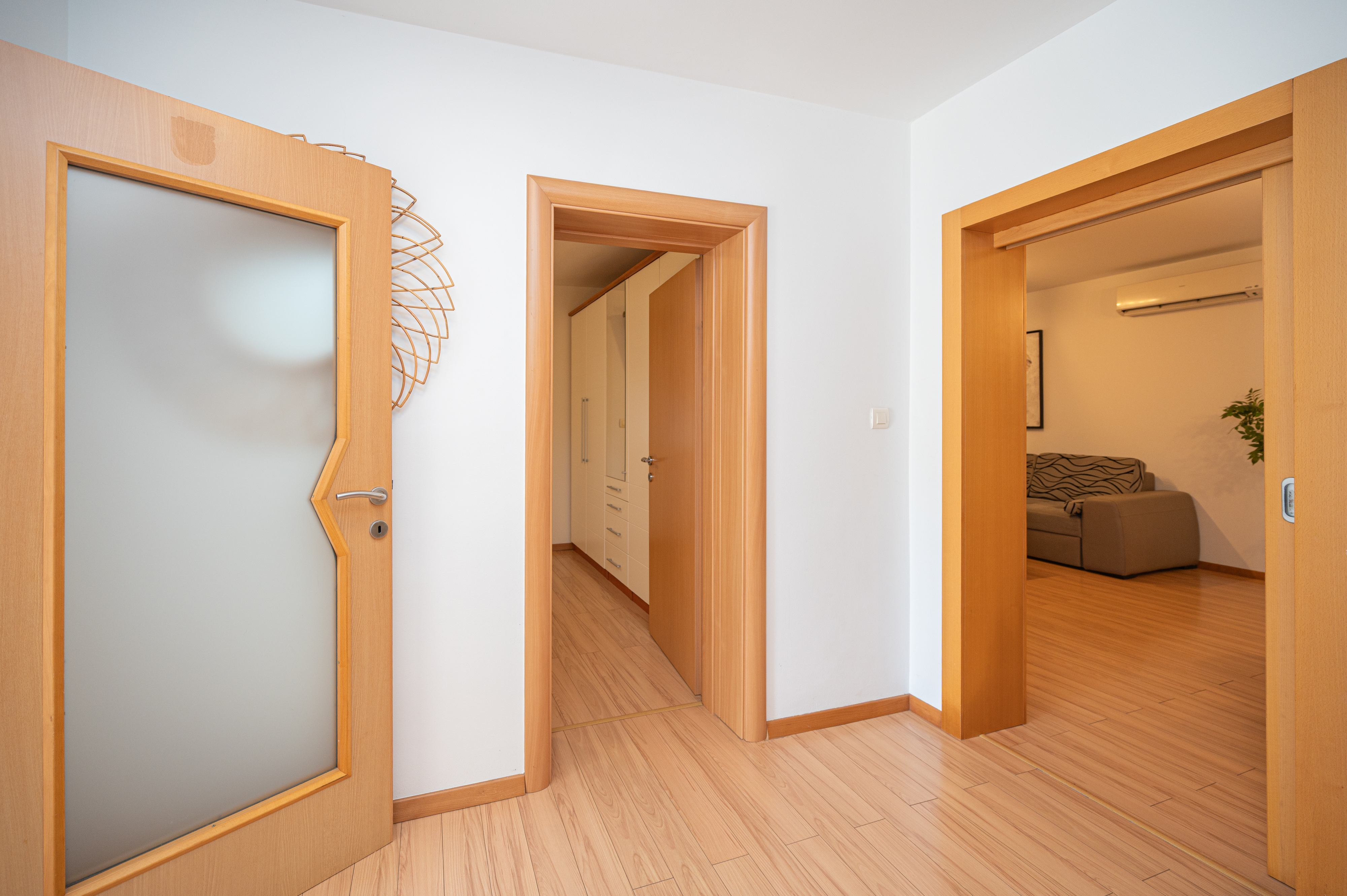 Two bedroom house with balcony Novigrad  K