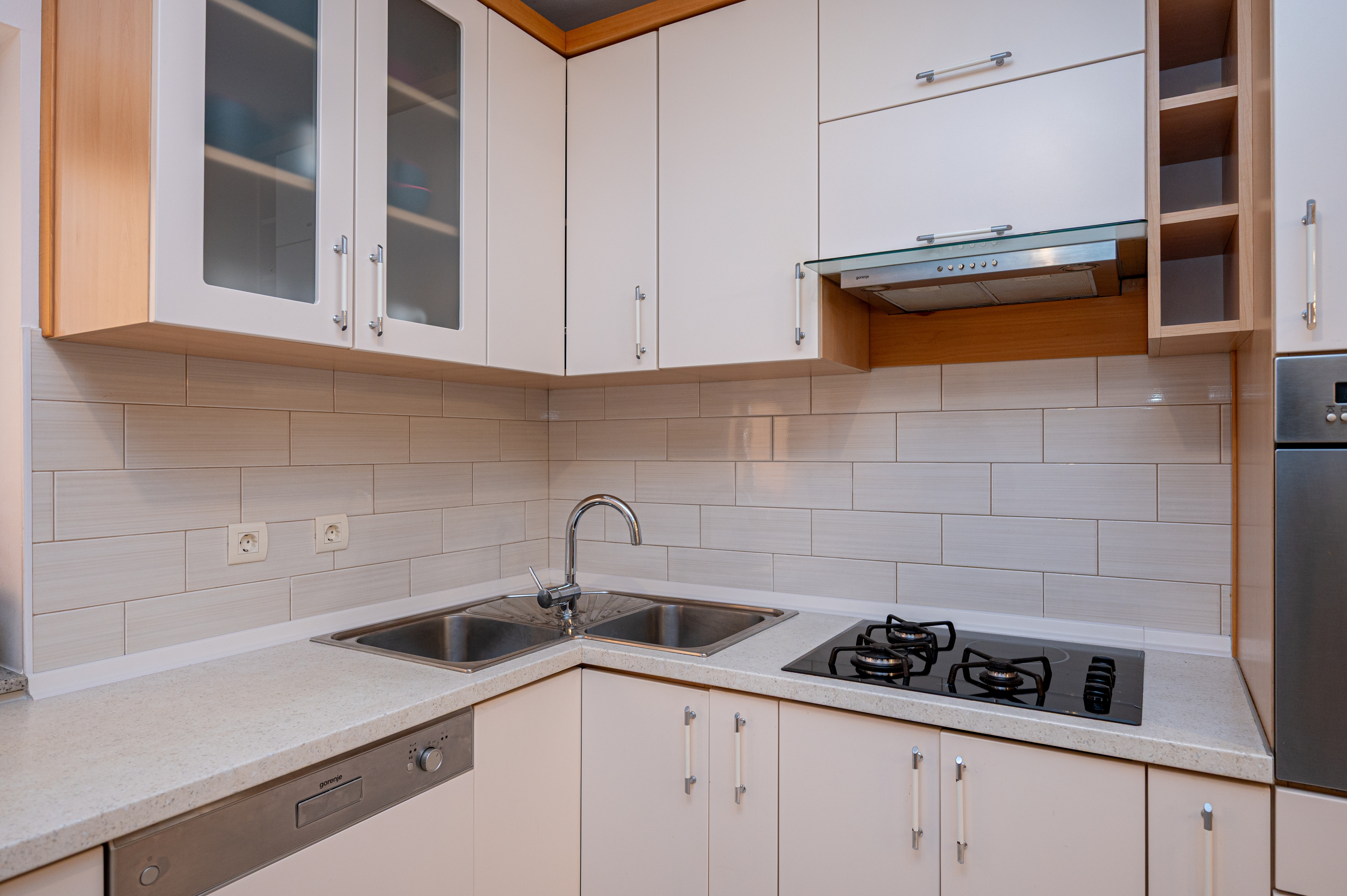Two bedroom house with balcony Novigrad  K
