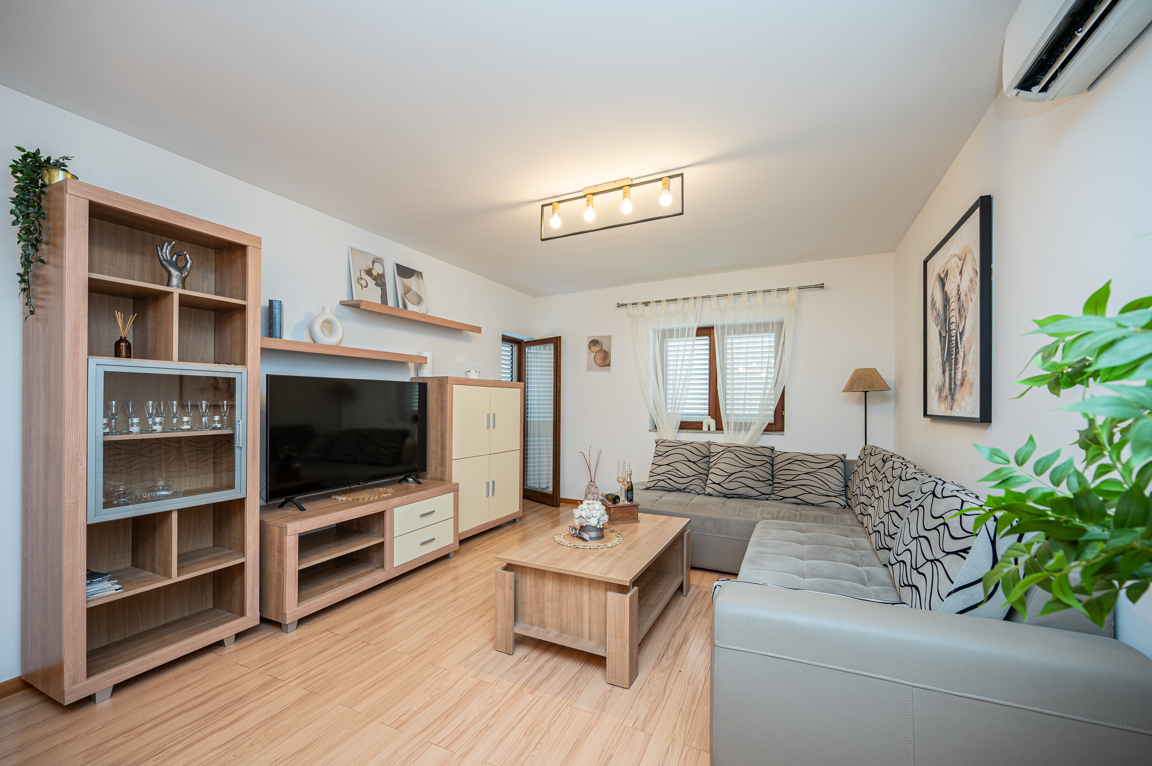 Two bedroom house with balcony Novigrad  K