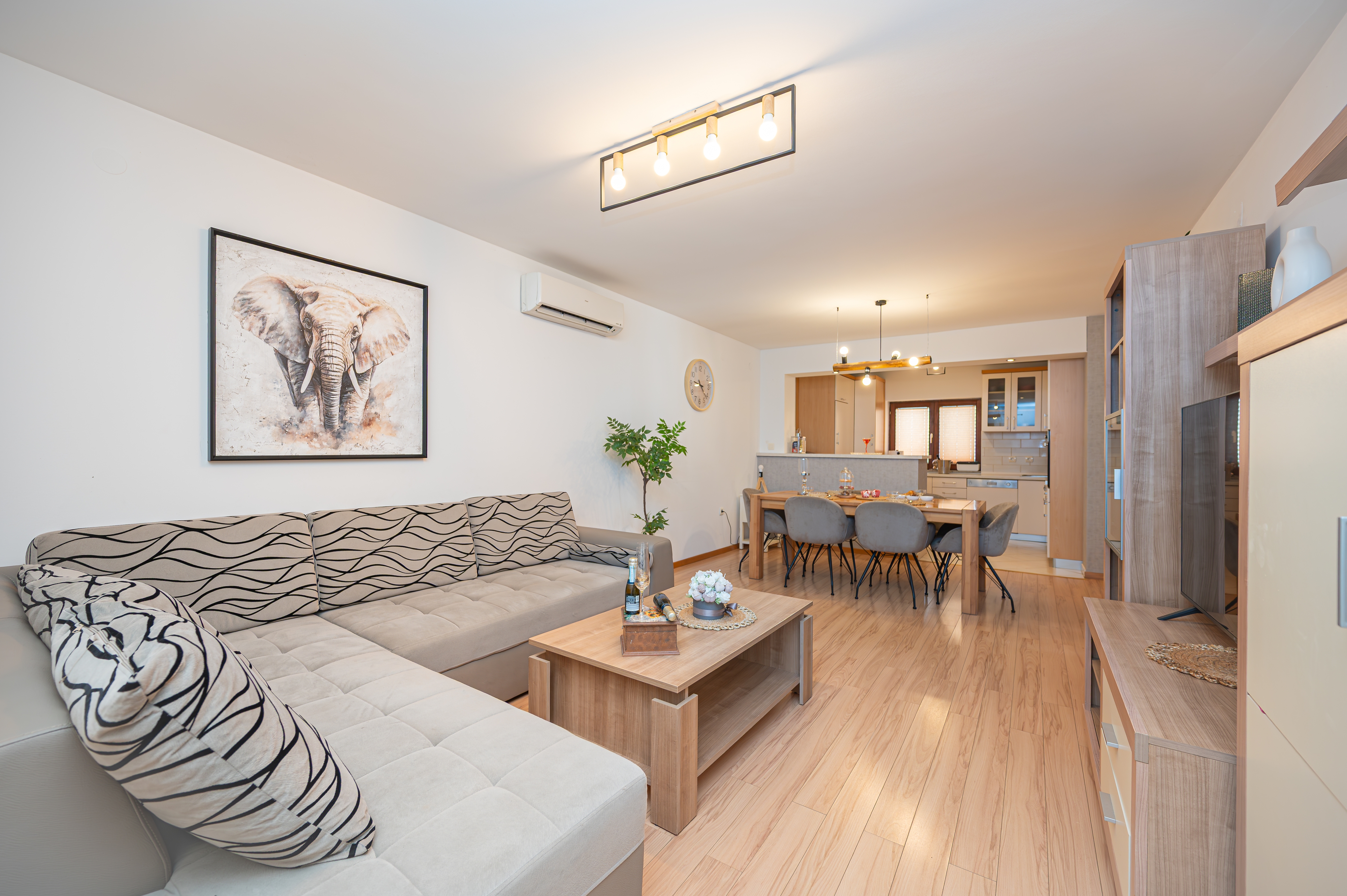 Two bedroom house with balcony Novigrad  K