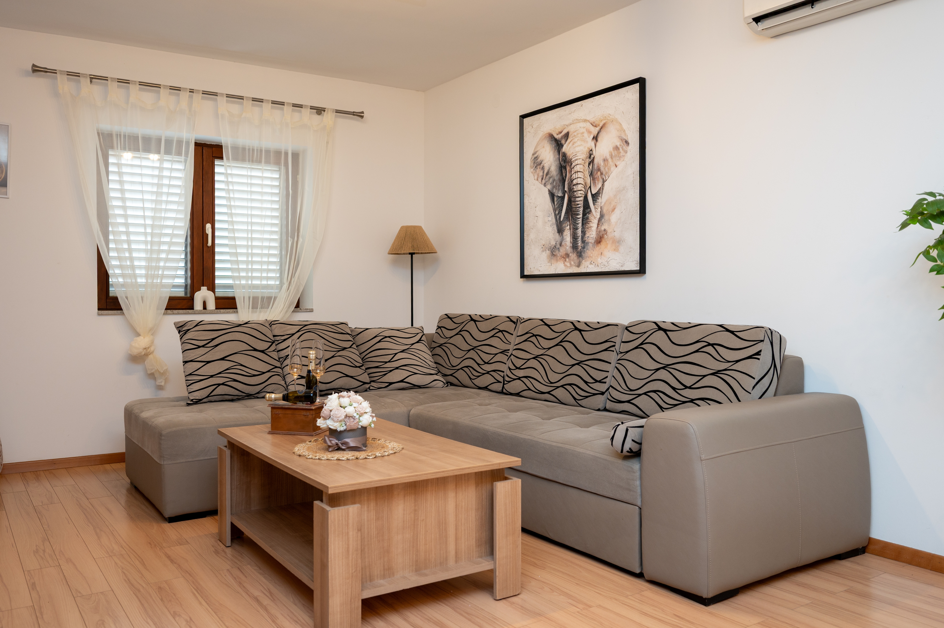 Two bedroom house with balcony Novigrad  K
