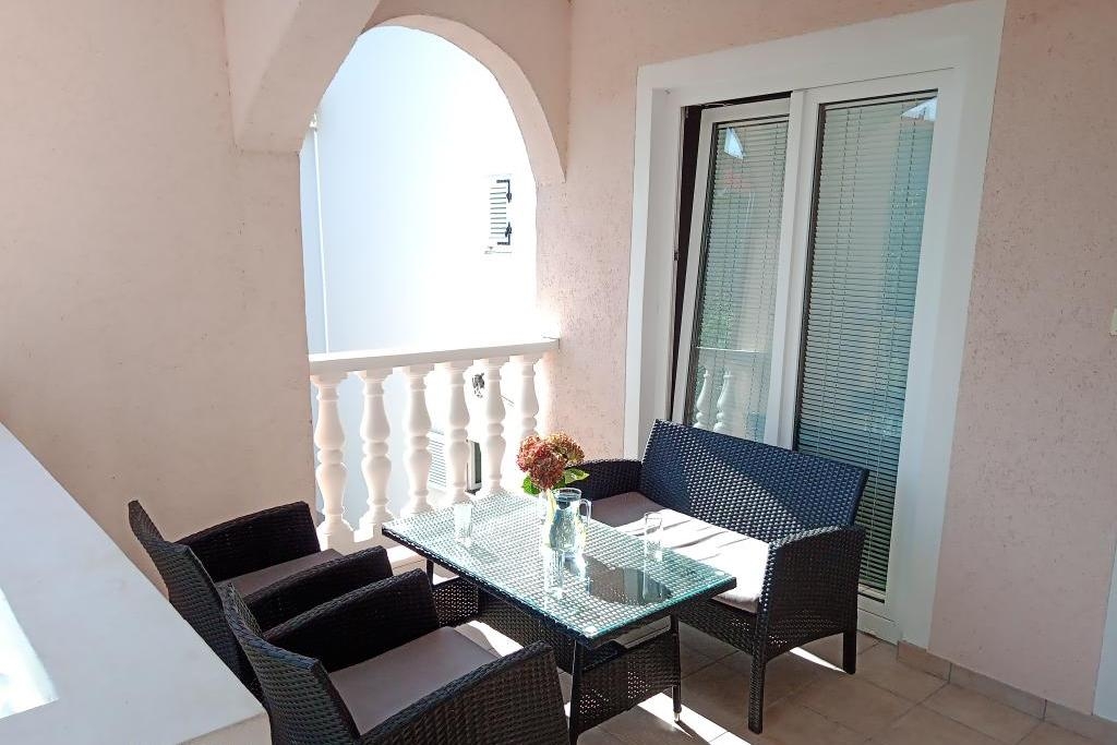 Two bedroom apartment with balcony Lopar, Rab  A-a