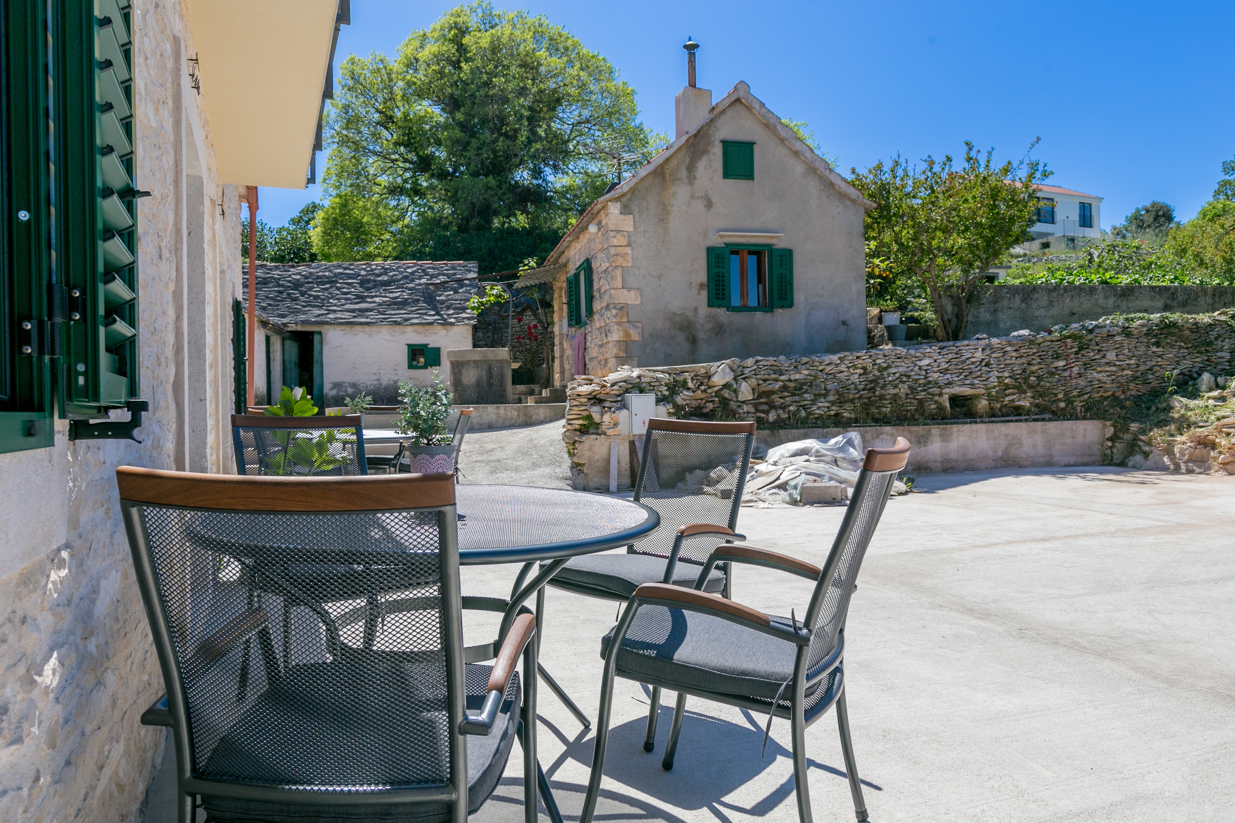 One bedroom apartment with terrace Škrip, Brač (A-23826-a)