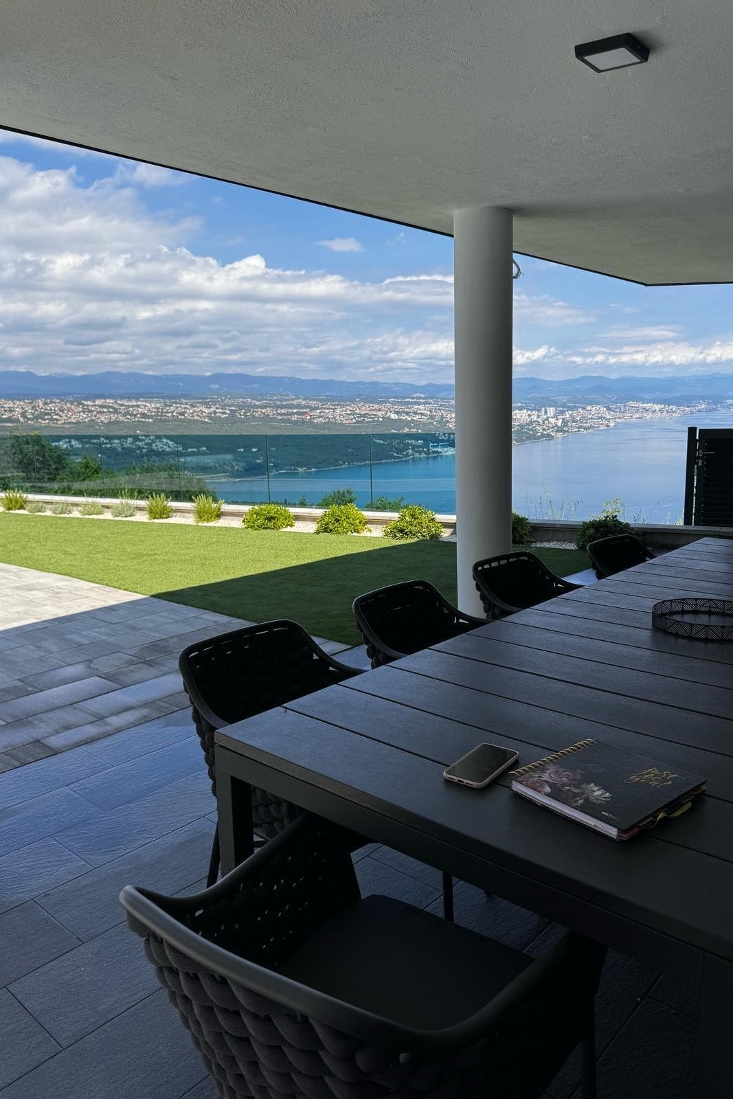 Comfortable and spacious house with terrace and sea view Opatija  K