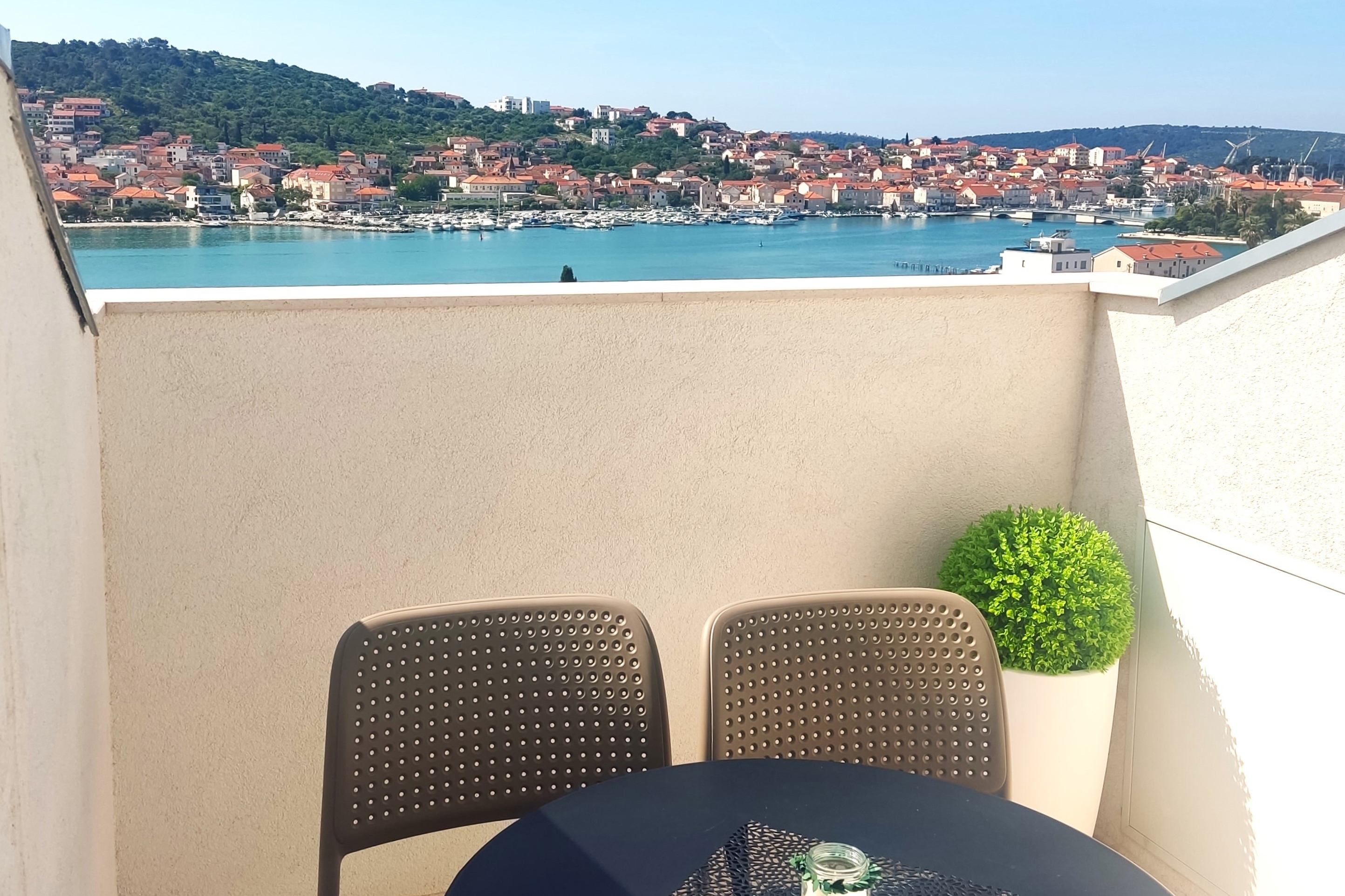 Two bedroom apartment with terrace and sea view Trogir  A-a