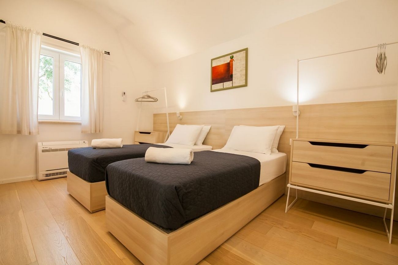 Three bedroom house with terrace and sea view Bol, Brač  K