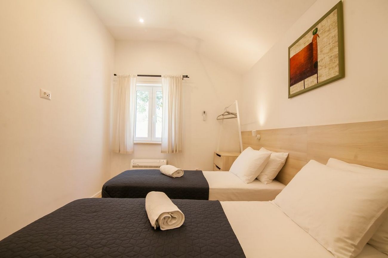 Three bedroom house with terrace and sea view Bol, Brač  K