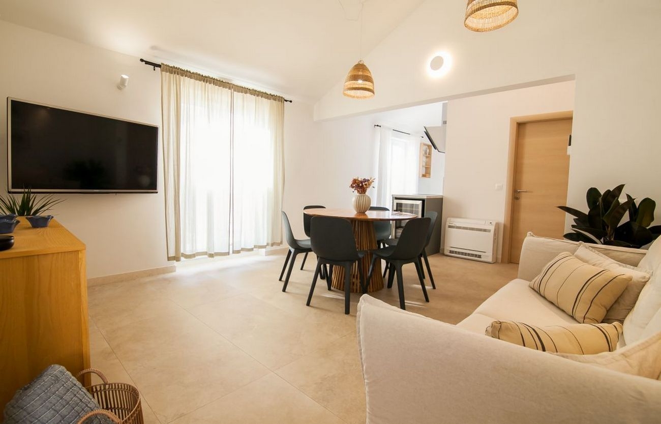 Three bedroom house with terrace and sea view Bol, Brač (K-23837) Three bedroom house with terrace and sea view Bol, Brač (K-23837)