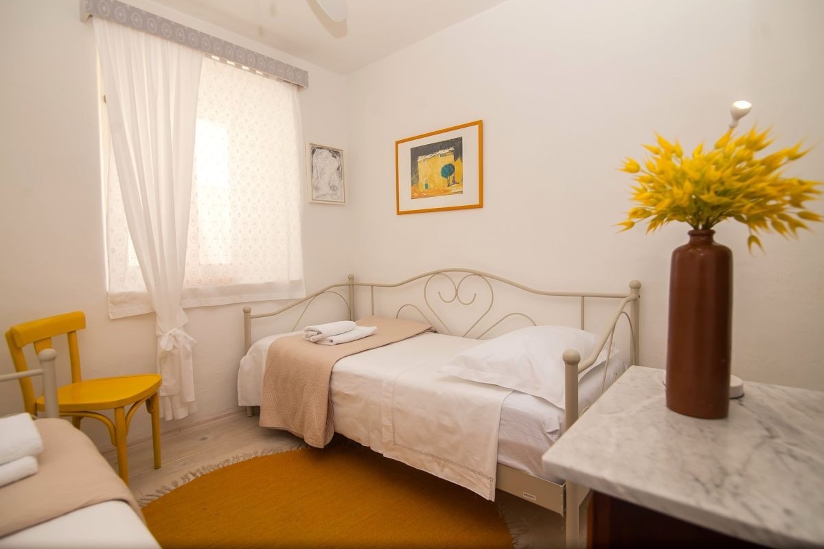 Three bedroom house with terrace Bol, Brač  K