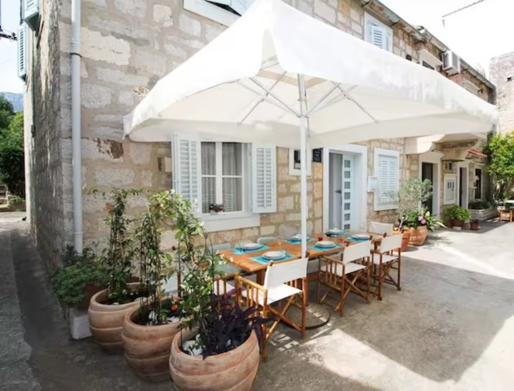 Three bedroom house with terrace Bol, Brač  K
