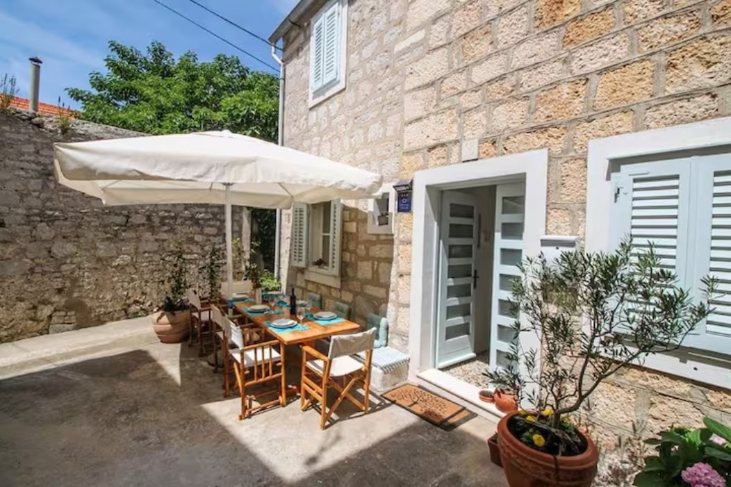 Three bedroom house with terrace Bol, Brač  K