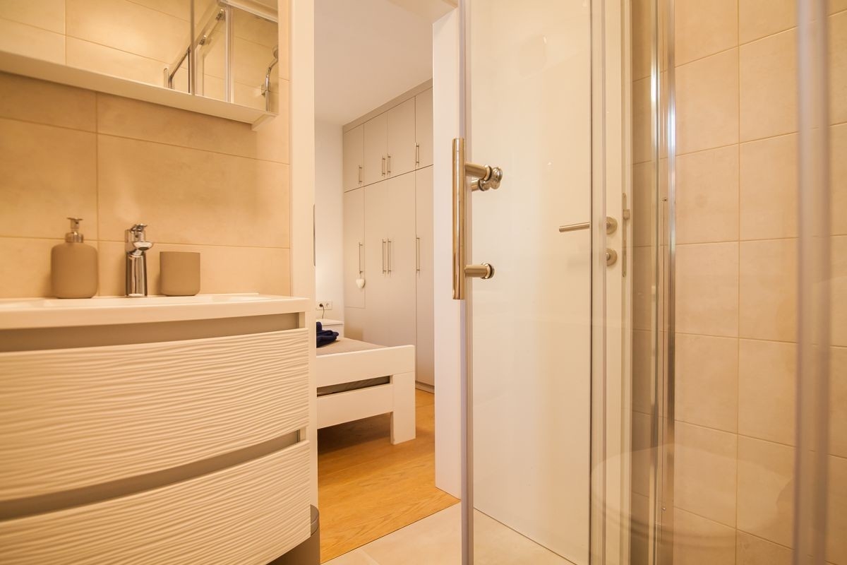 Three bedroom apartment with terrace and sea view Bol, Brač  A-a