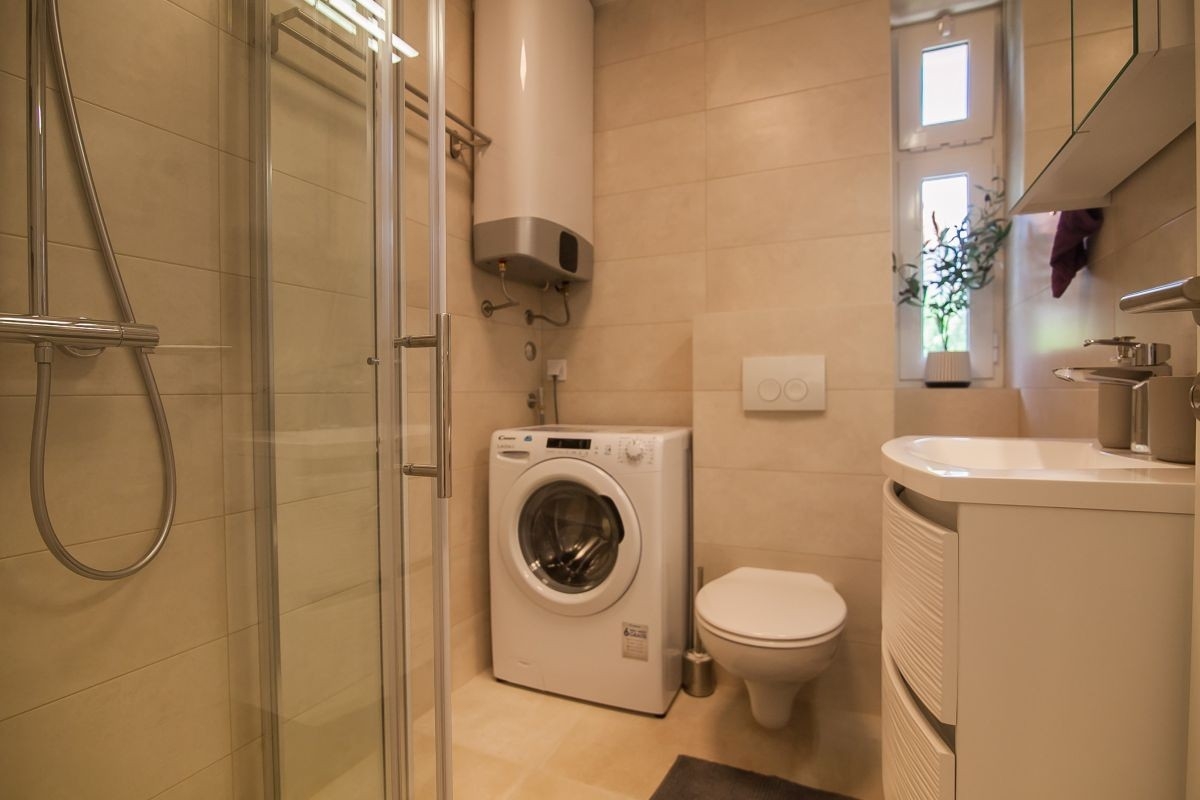 Three bedroom apartment with terrace and sea view Bol, Brač  A-a
