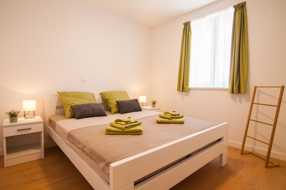 Three bedroom apartment with terrace and sea view Bol, Brač  A-a