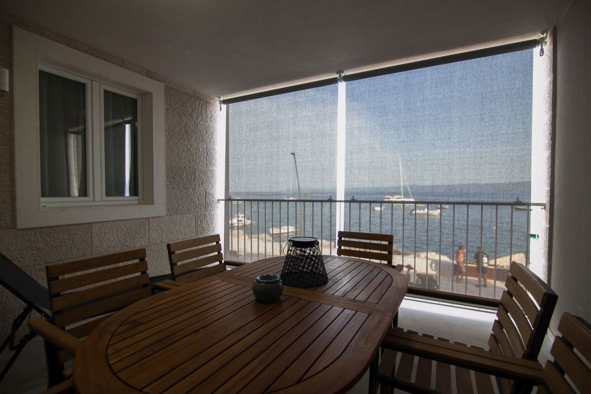 Three bedroom apartment with terrace and sea view Bol, Brač  A-a