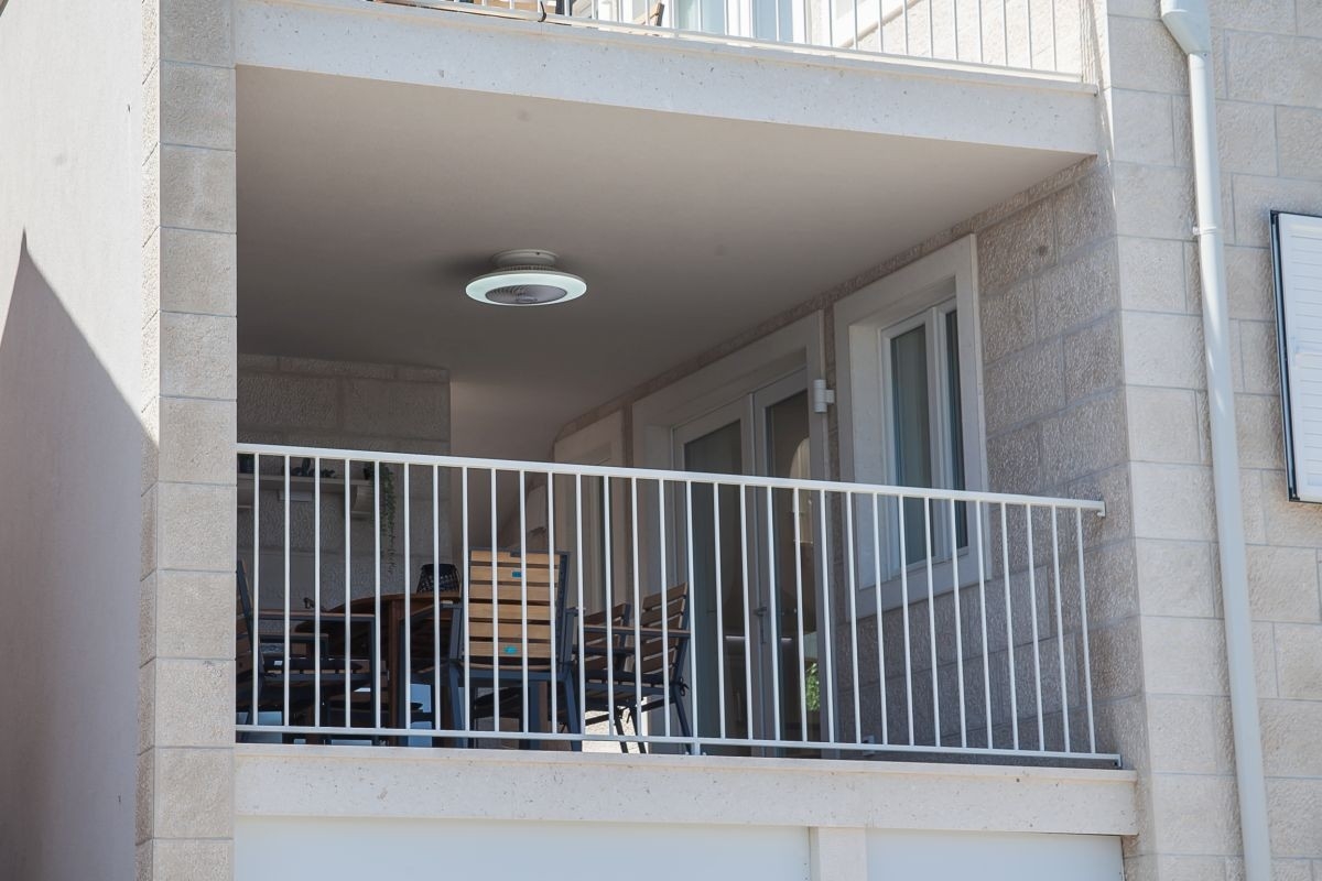 Three bedroom apartment with terrace and sea view Bol, Brač  A-a