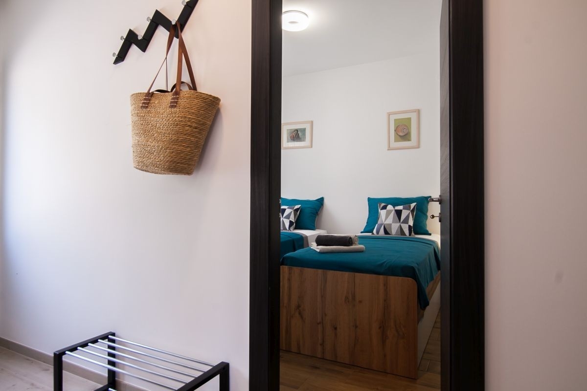 Two bedroom apartment with terrace Bol, Brač  A-a