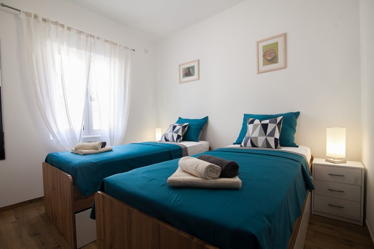 Two bedroom apartment with terrace Bol, Brač  A-a