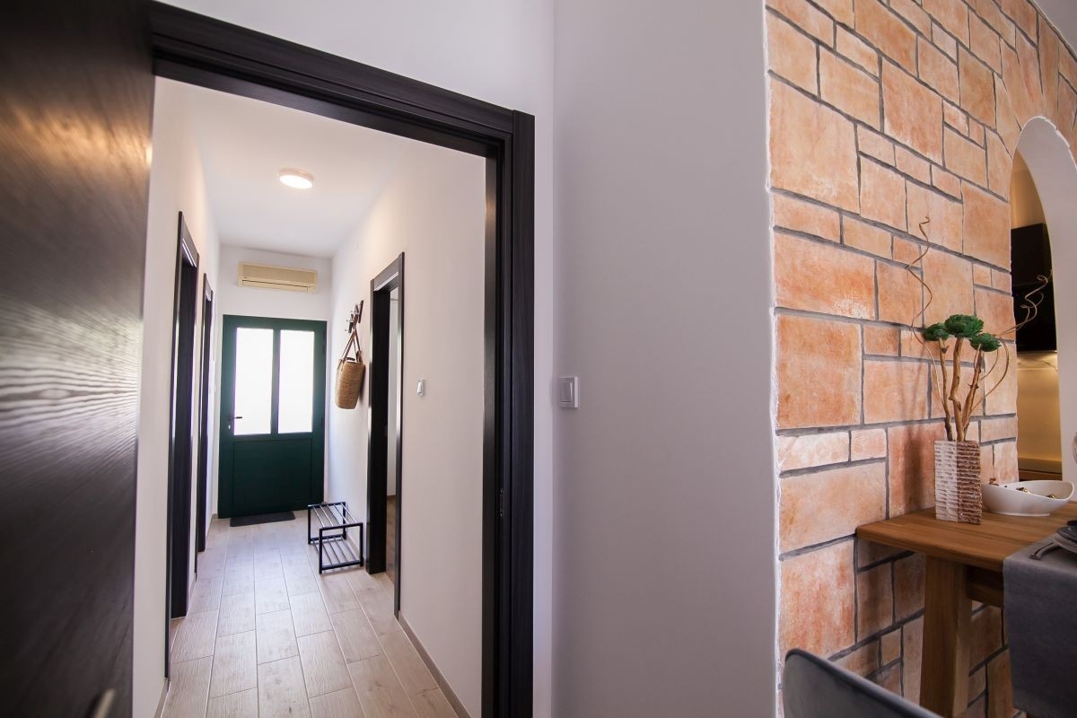 Two bedroom apartment with terrace Bol, Brač  A-a