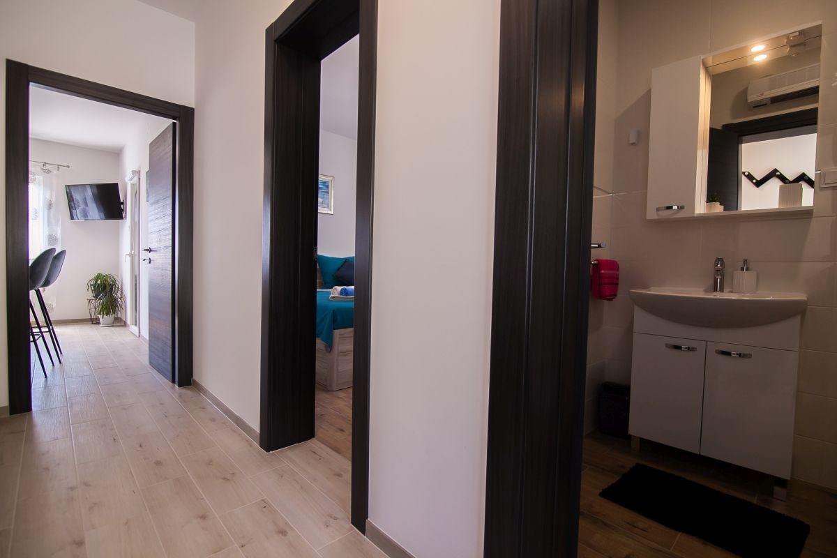 Two bedroom apartment with terrace Bol, Brač  A-a