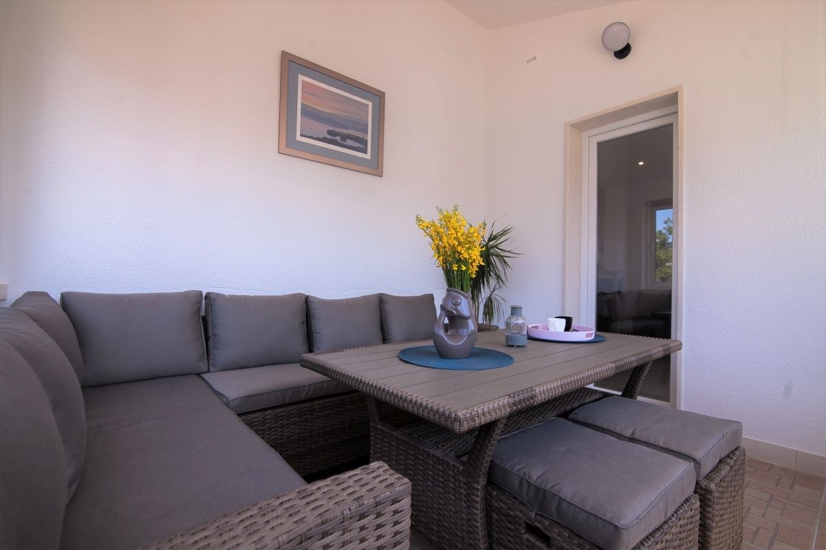 Two bedroom apartment with terrace Bol, Brač  A-a