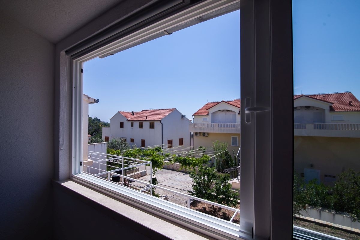 Two bedroom apartment with terrace Bol, Brač  A-a